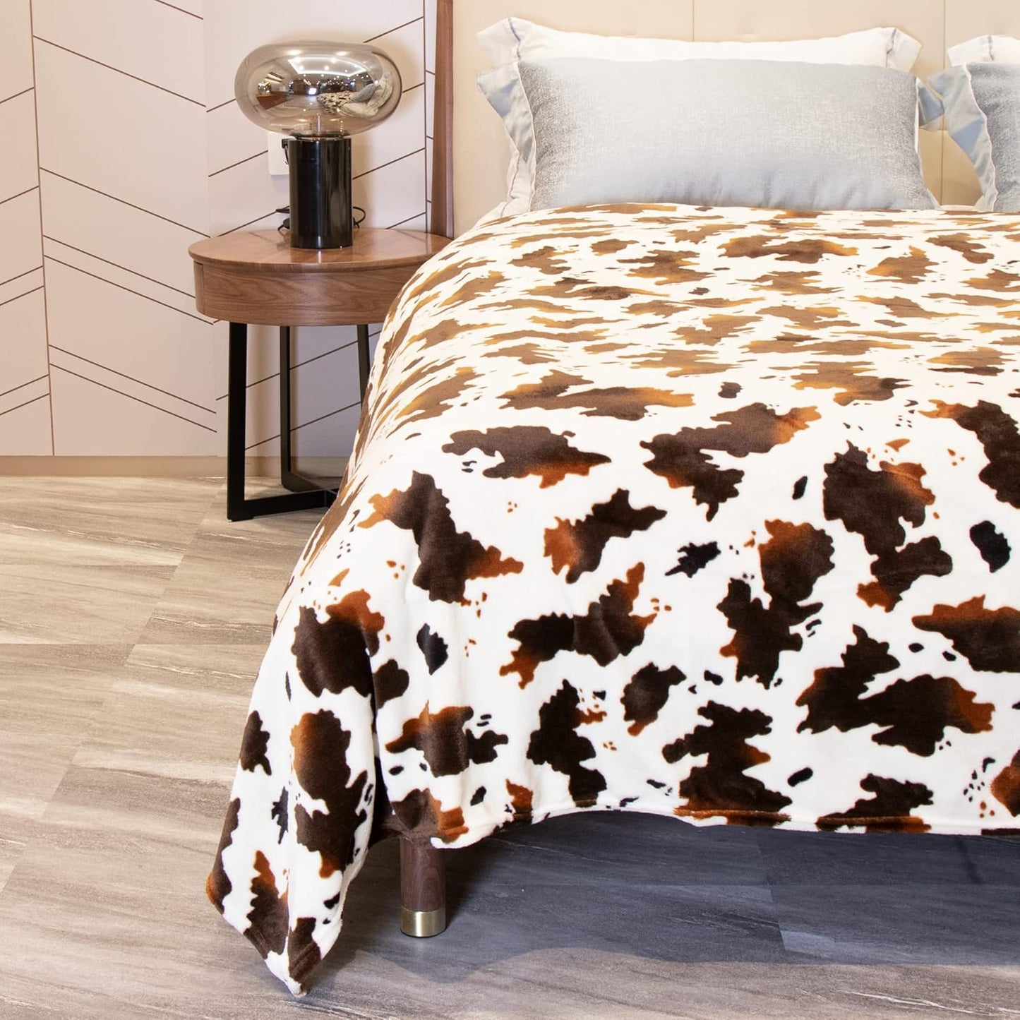 Cow Twin Blanket for Bed - Cozy Soft Blankets for Women, Cute Fleece Throws for Girls, Brown Cow Gifts for Women, 60x80 Inches