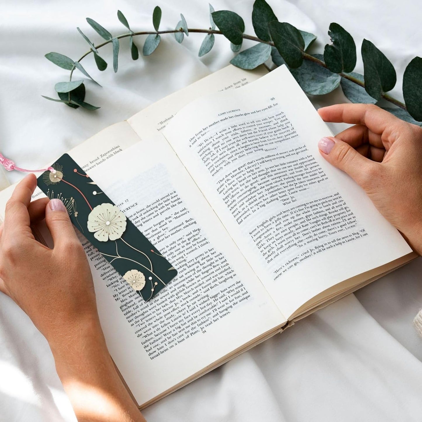 Bloom Bookmarks Gifts for Women Men, Wooden Bookmarks for Book Lovers, Vintage Book Marks Ornaments with Tassel, Unique Personalized Reading Page Markers Pink