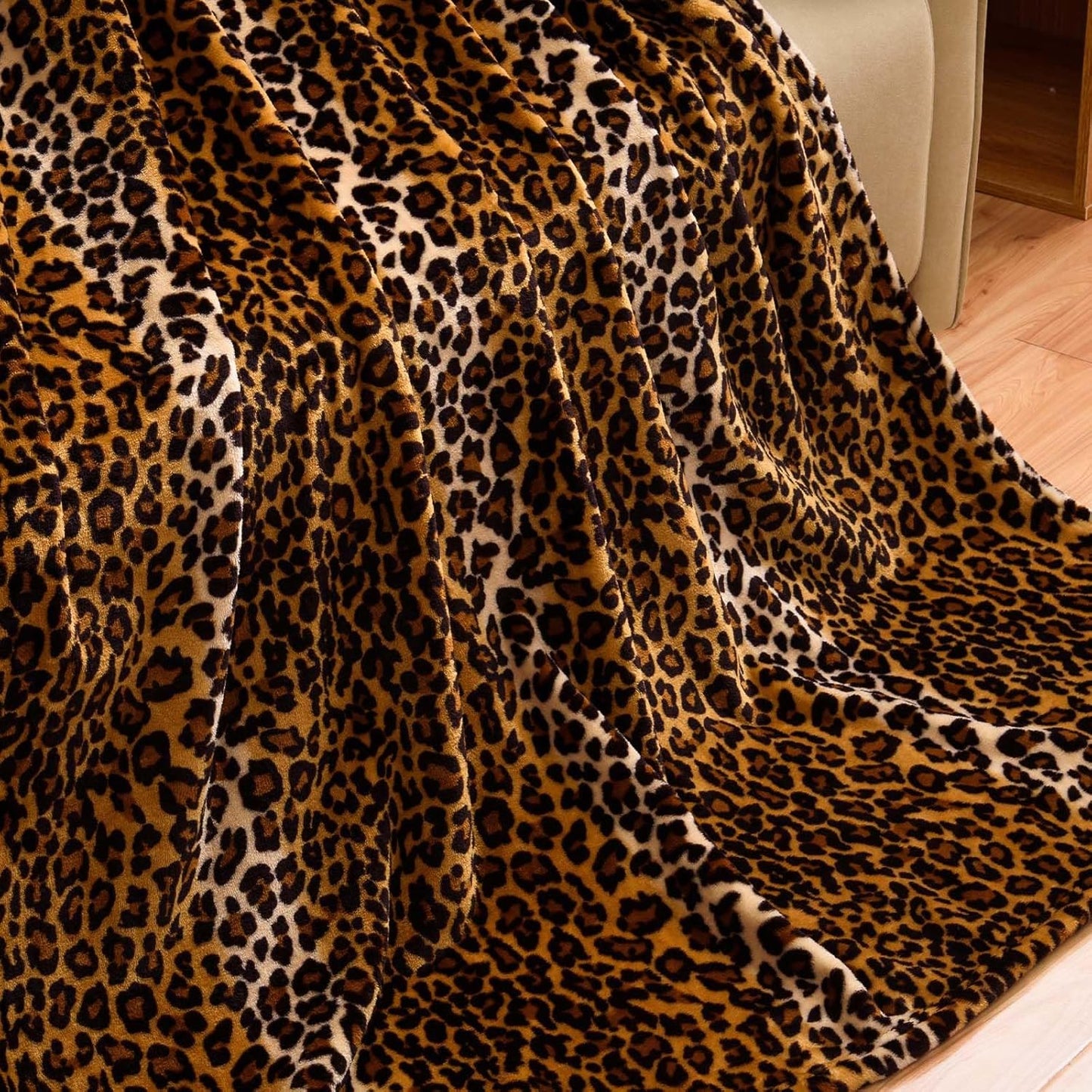 Vessia Leopard Printed Throw Blanket for Couch,Bed,Sofa, Soft Cozy 290GSM Classic Leopard Pattern Blanket for All Season, Lightweight Comfy Yellow Cheetah Animal Print Flannel Fleece Decor