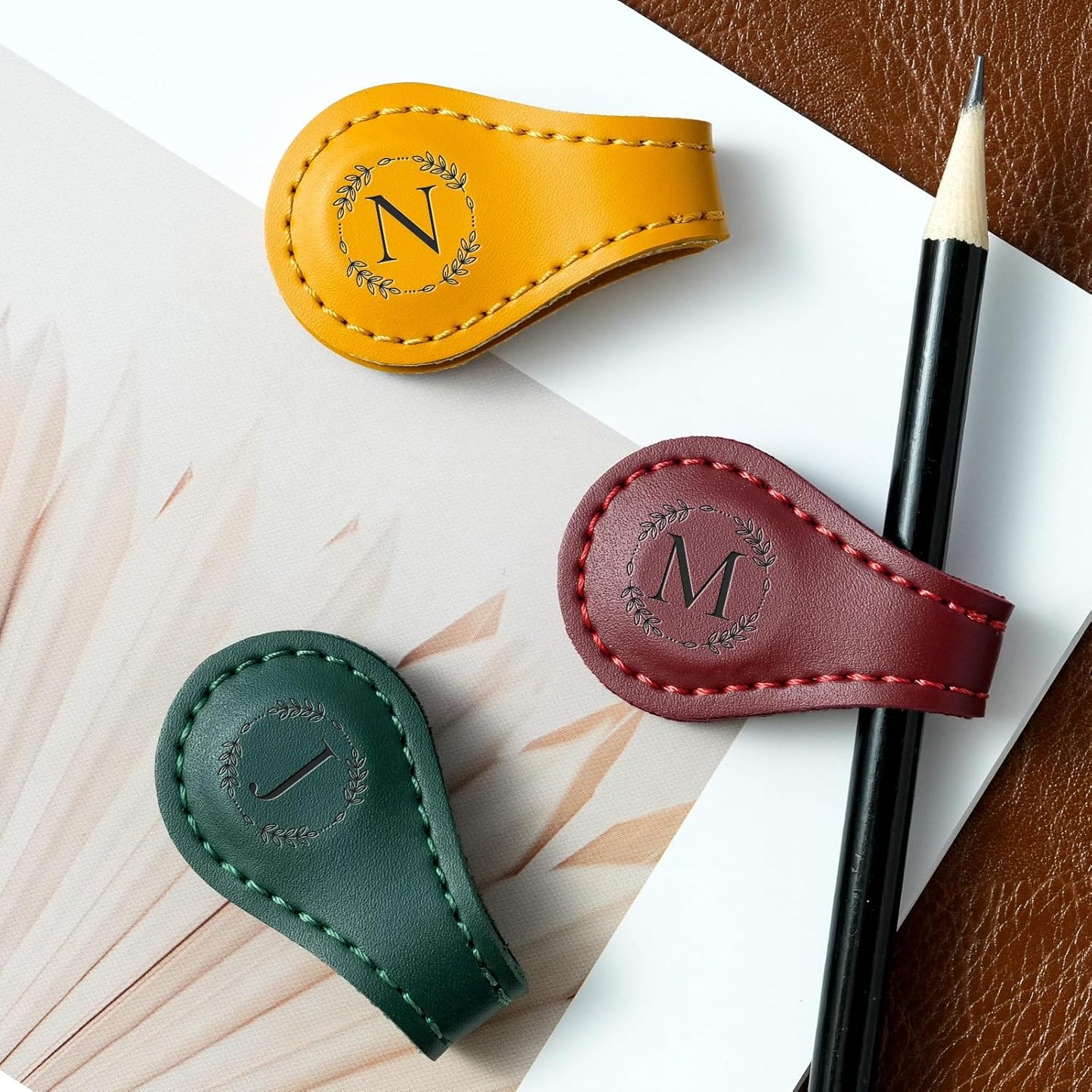 Personalized Leather Magnetic Bookmark with Pen Holder – Custom Initial Design for Readers（Brown-D）