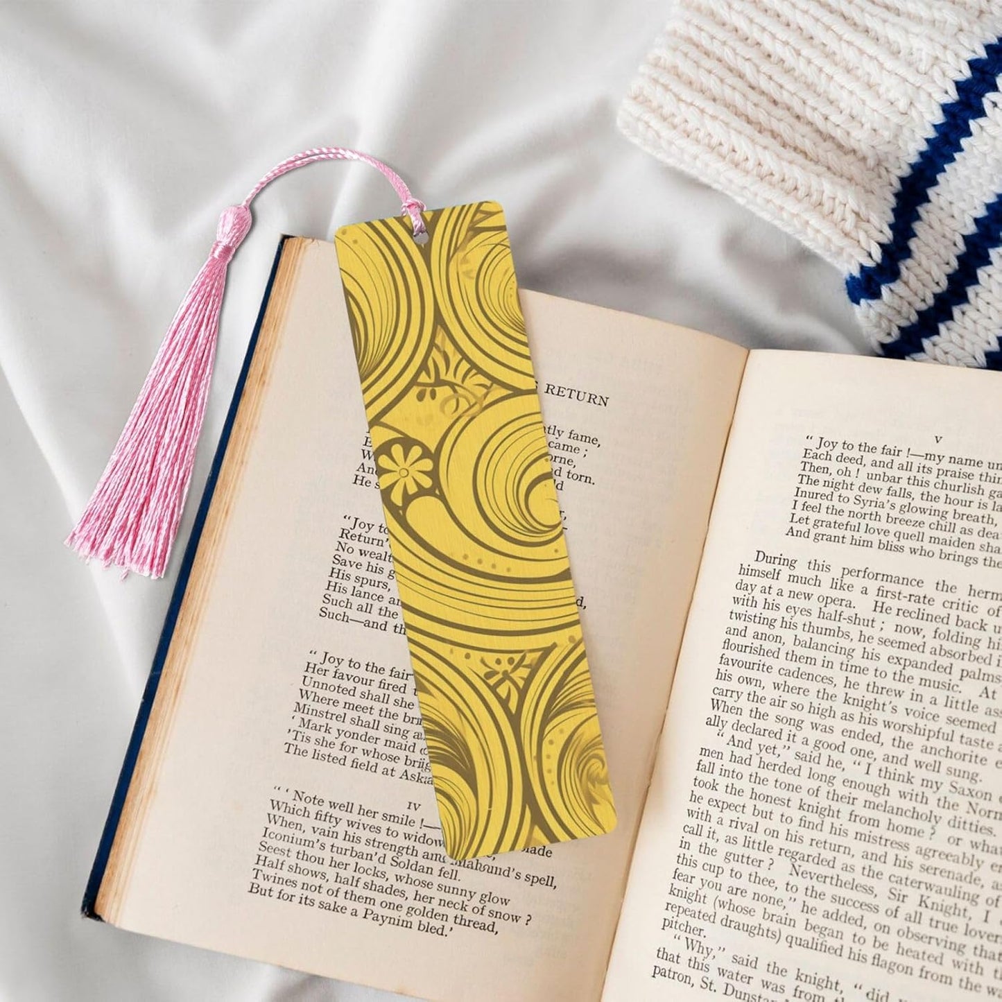 Yellow Line Pattern Bookmarks Gifts for Women Men, Wooden Bookmarks for Book Lovers, Vintage Book Marks Ornaments with Tassel, Unique Personalized Reading Page Markers Pink