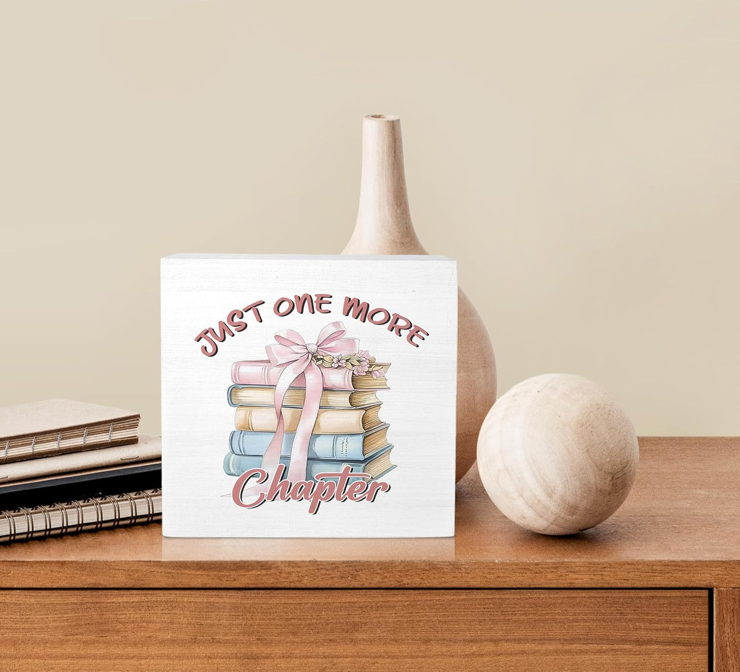 Ku-Dayi Reading Book Wooden Box Sign, Just One More Chapter Wood Box Decorations for Kids Reading Room, Preppy Bow Bookish Wooden Block Plaque Desk Shelf Decor for Library Classroom Nursery, 5x5