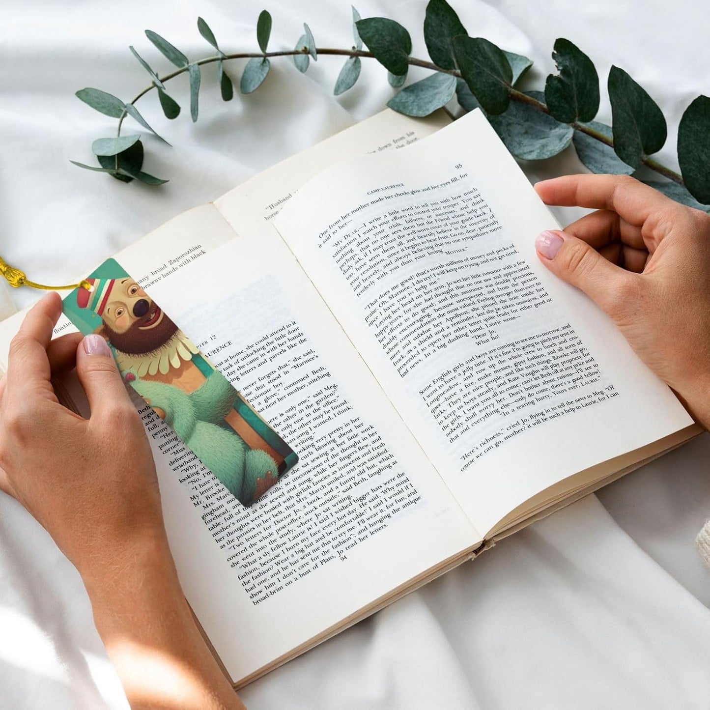 Clown and Bear Bookmarks Gifts for Women Men, Wooden Bookmarks for Book Lovers, Vintage Book Marks Ornaments with Tassel, Unique Personalized Reading Page Markers Gold