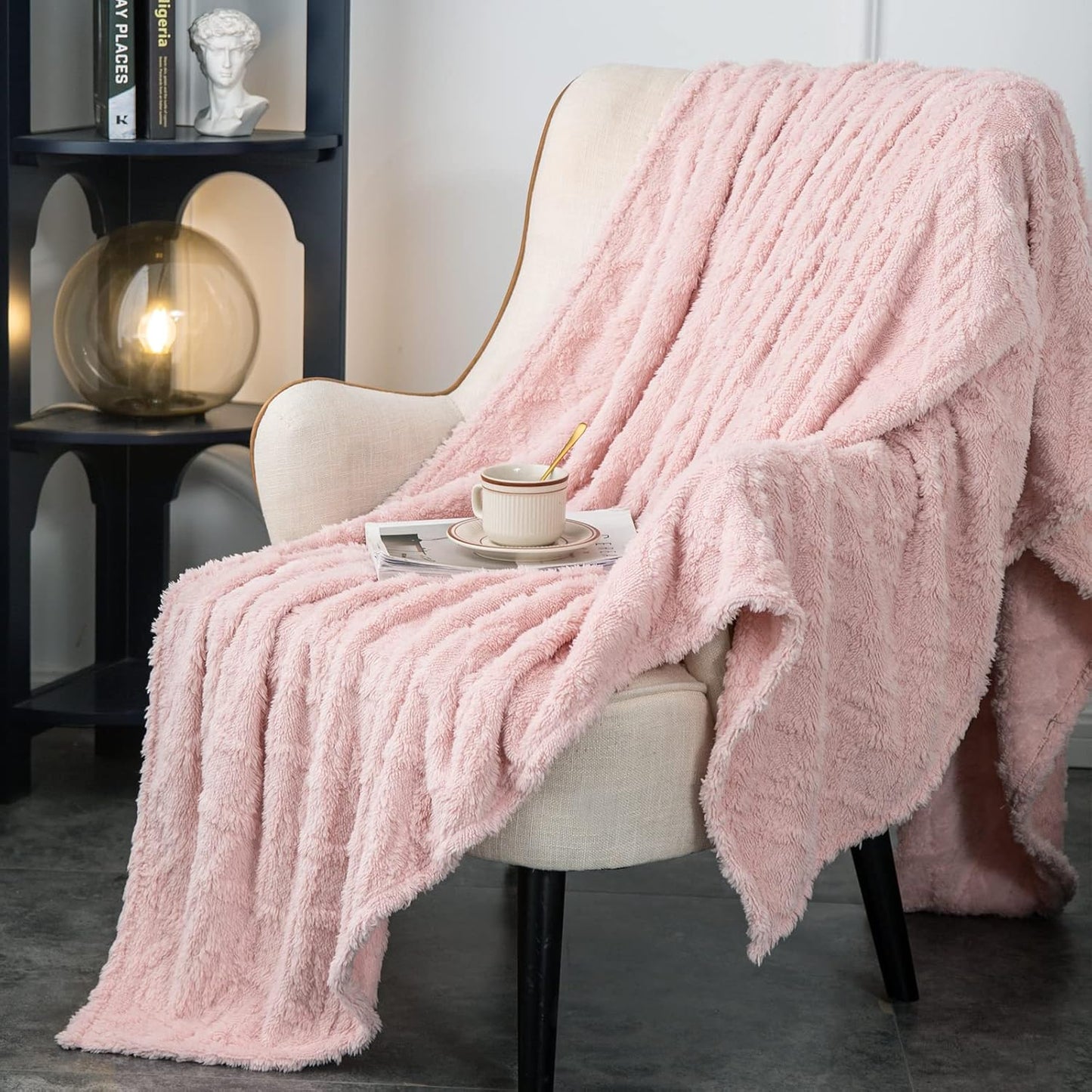 DaysU Sherpa Fleece Blanket, Throw Blanket for Couch, Sofa, Bed, Lightweight Soft Cozy Warm Fuzzy Blankets for Camping, Picnic, Travel, Pink Jacquard, 50” x 60”