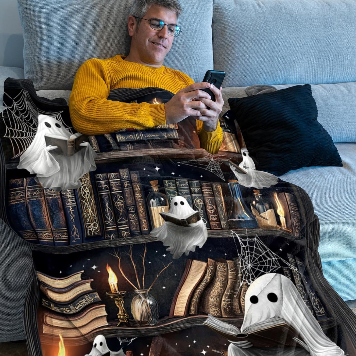 Halloween Throw Blanket Funny Cute Ghost Blankets Black and White Horror Ghost Reading A Book Warm Cozy Soft Flannel Fleece Blanket for Kids Adults Couch Bed Sofa Travel Camping All Season 40"X60"