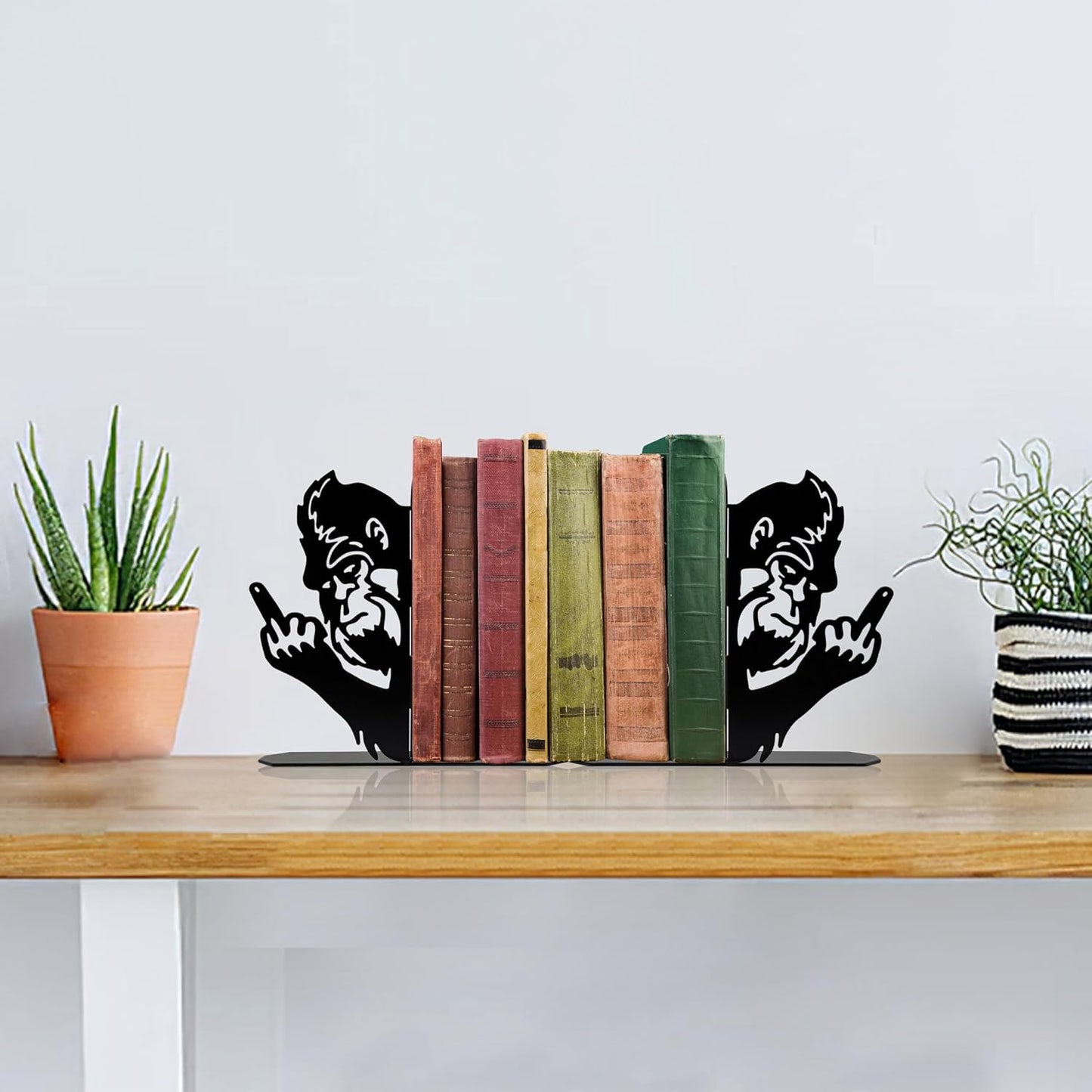 Peeping Bigfoot Metal Bookends Funny Sasquatch Book Ends for Shelves Bookshelf Decorative Objects Home Office Desk Bookshelf Decor Nice Bigfoot Lover Gifts (Black)