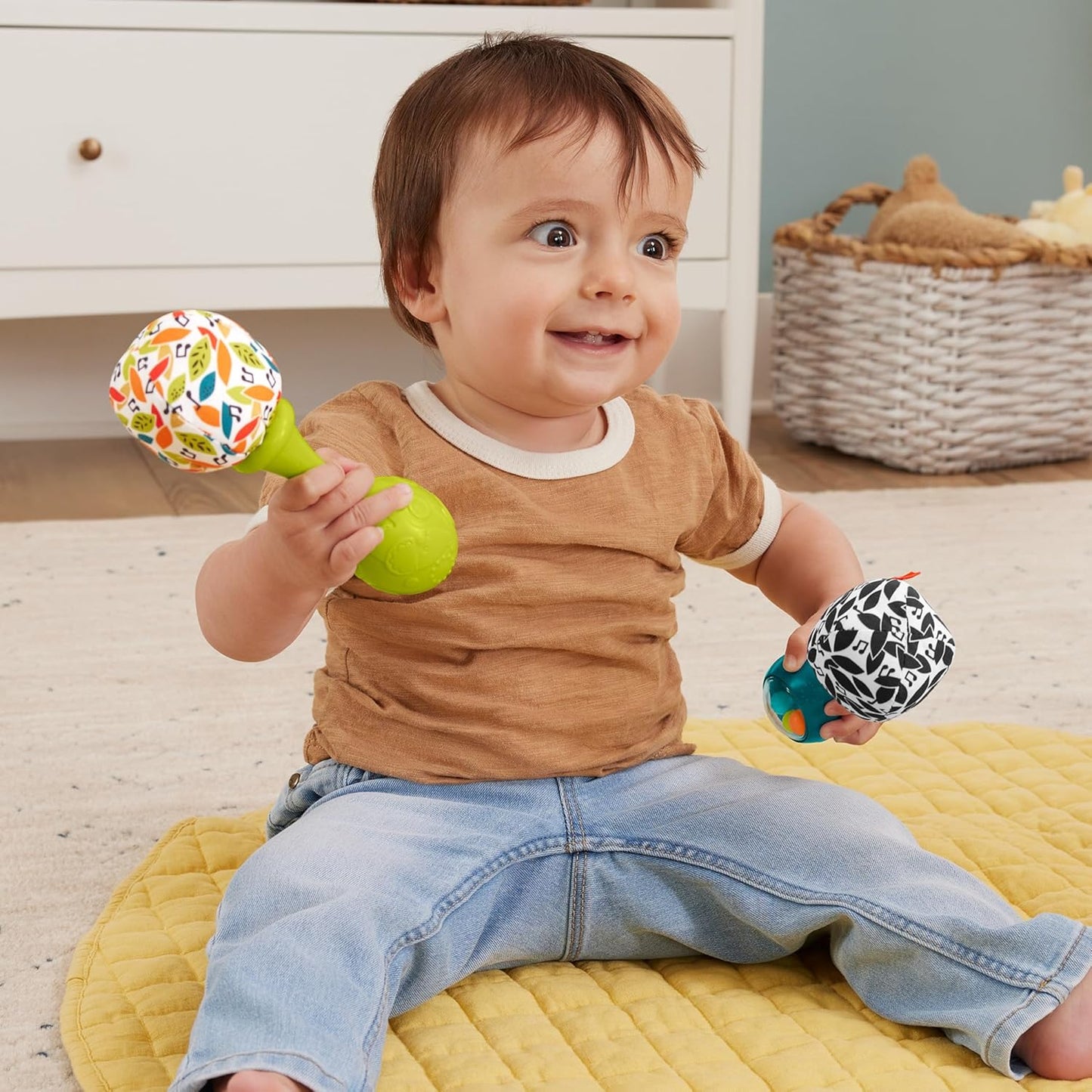 Fisher-Price Newborn Toys Rattle ‘n Rock Maracas, 2 Soft Musical Instruments for Developmental Play Babies Ages 3+ Months, Neutral Colors
