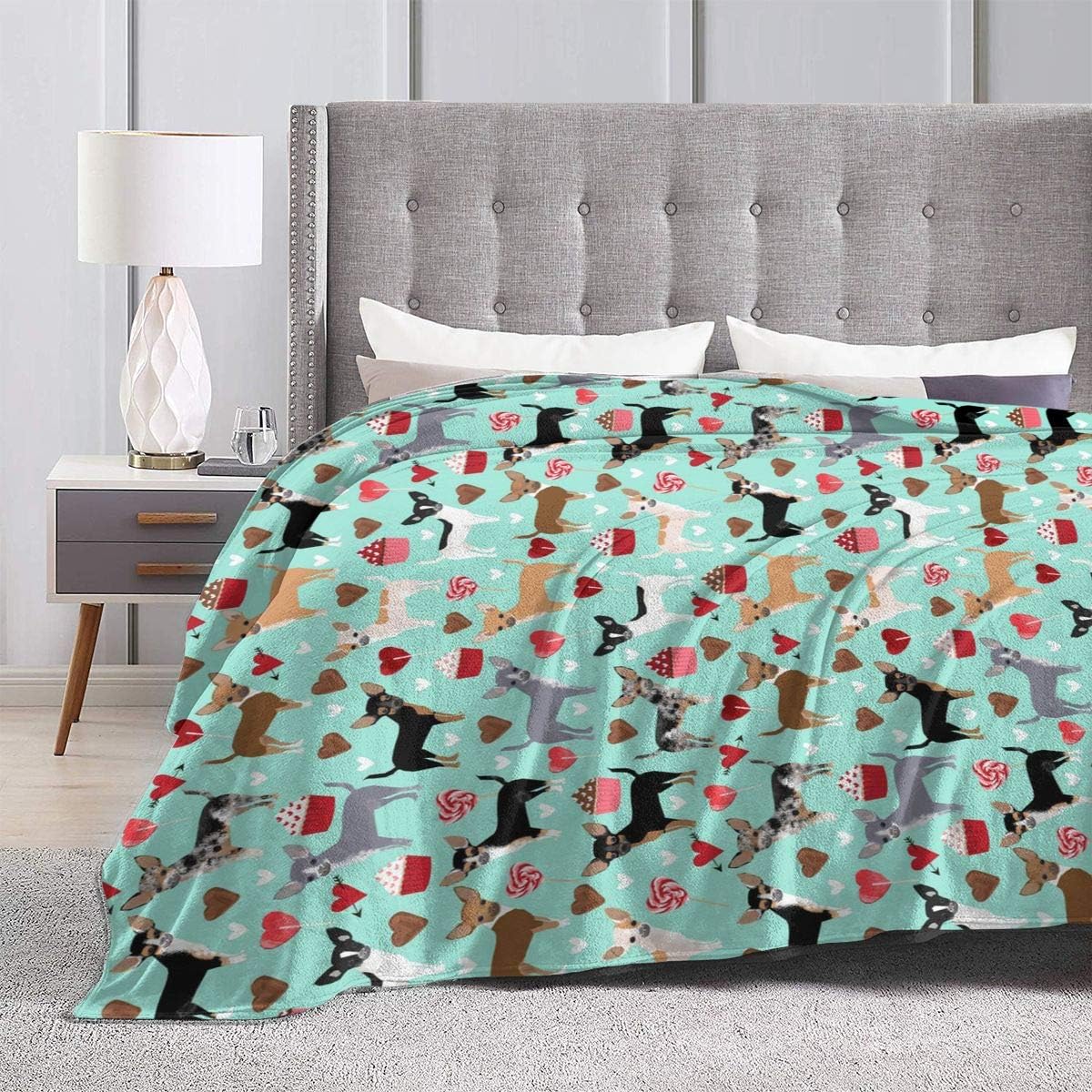 Chihuahua Love Fleece Throw Blanket, Fuzzy Warm Throws for Winter Bedding, Couch and Plush House Warming Decor Idea 60"X50"