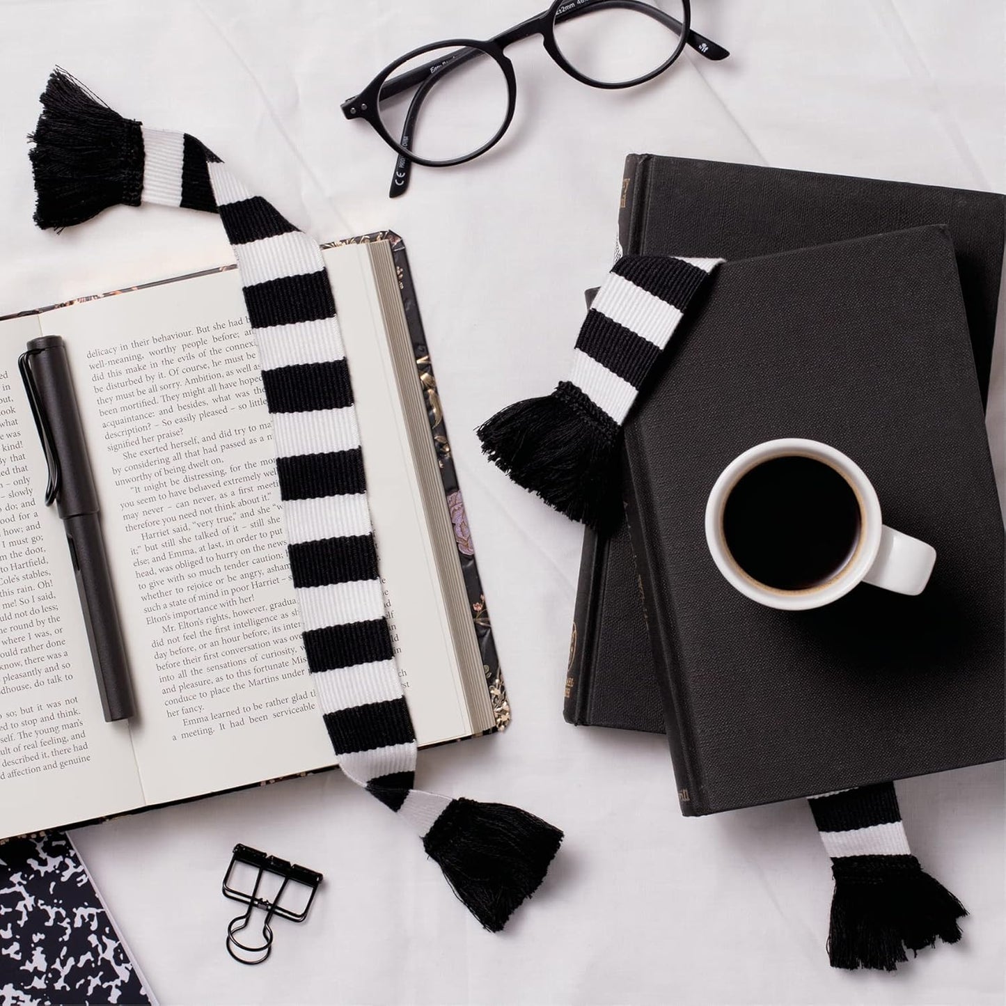 IF USA 32905 Book Scarf Bookmark - Black & White