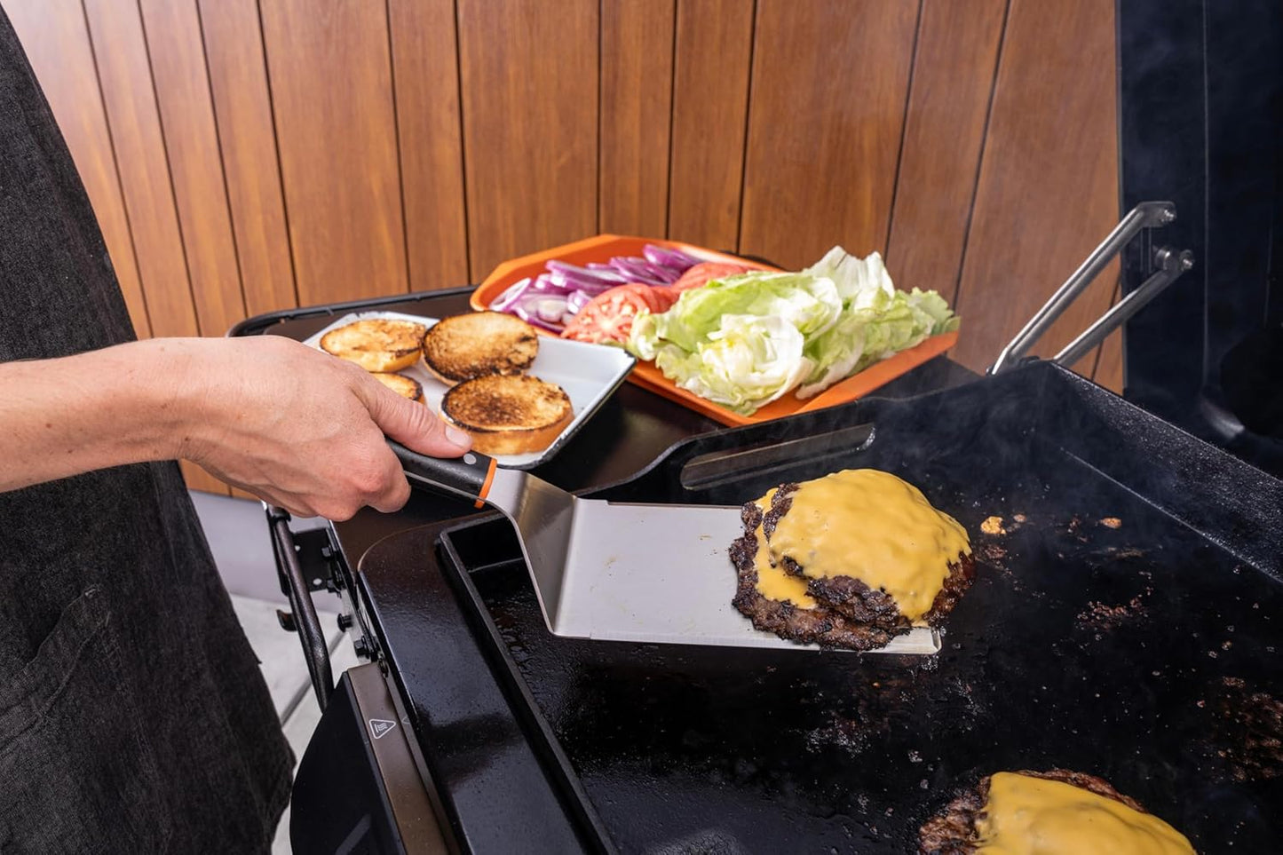 Traeger Grills Flat Top Burger Kit – XL Heavy-Duty Spatula & Cast Iron Burger Press for Smash Burgers, Perfect Sear & Griddle Cooking