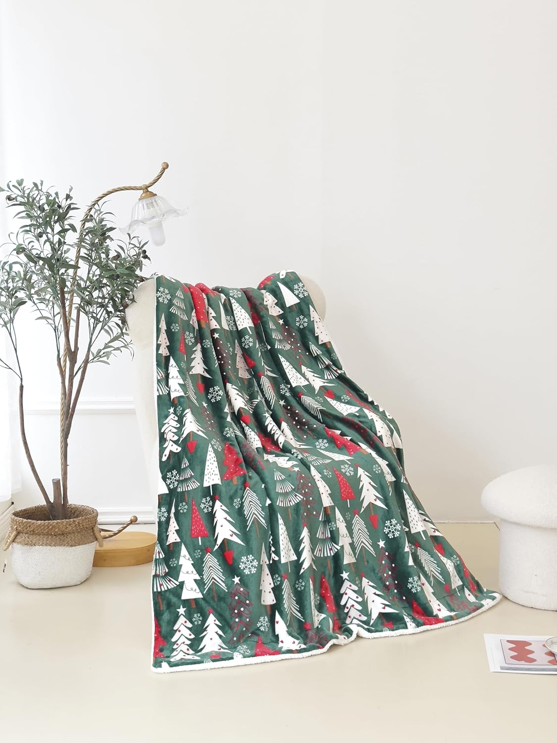 Elegant Comfort Reversible and Ultra-Plush Flannel Fleece-Winter Christmas Sherpa Throw- Lightweight Soft and Cozy-Holiday Decorative Throw, Perfect for Lounging, 50 x 60 inches, Hunter Christmas Tree