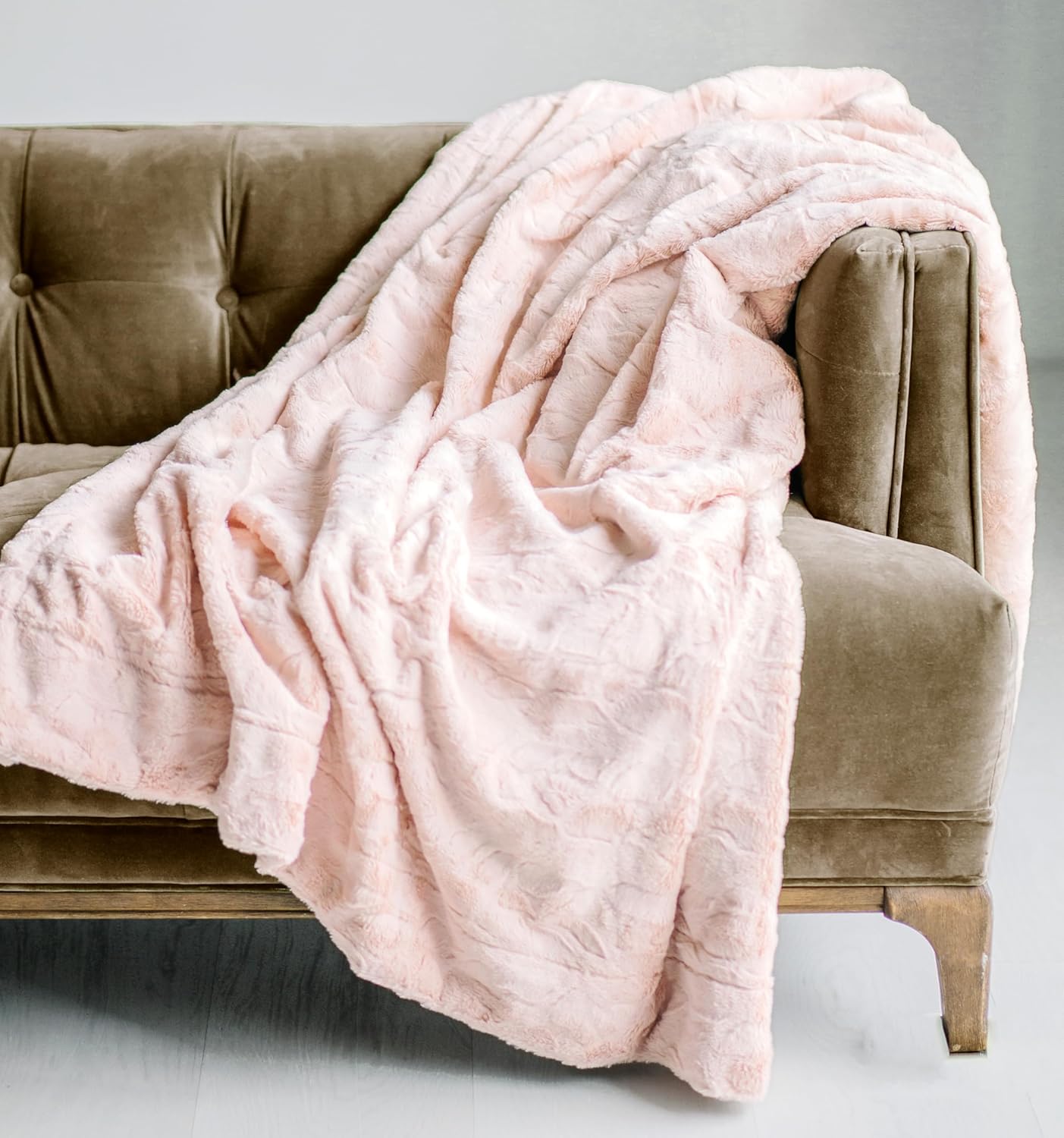 WOLF CREEK BLANKET Doublesoft - Oversized Faux Fur Throw Blanket Soft Fuzzy Fluffy Cozy Plush Furry Comfy Warm Home Decore for Couch Bed Chair & Bedroom (Pink, LG Throw (50" x 65"))
