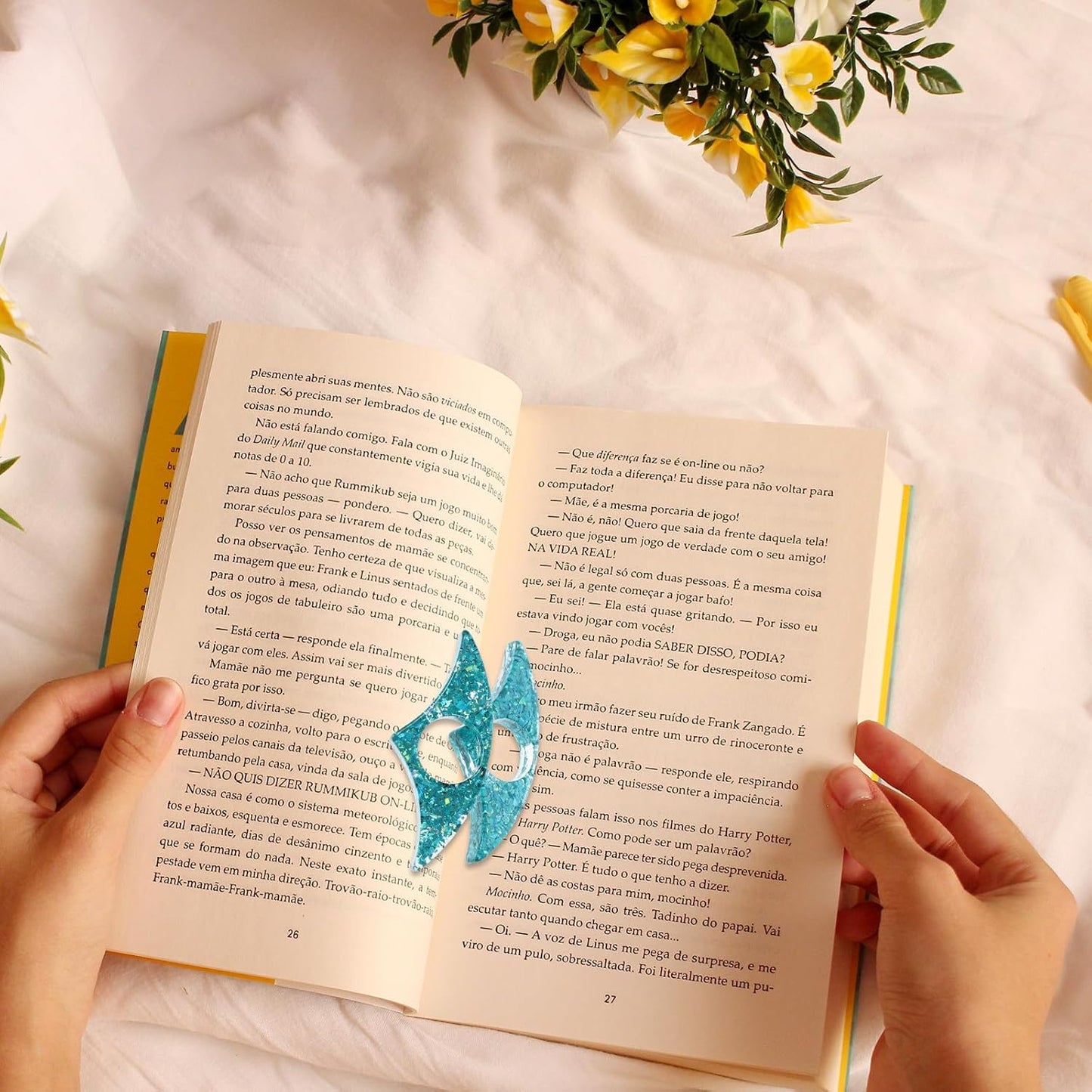 Gold Foil Book Page Holders for Reading, 2pcs Blue Finger Ring Bookmarks with Resin, Portable Reading Accessories for Students and Teachers