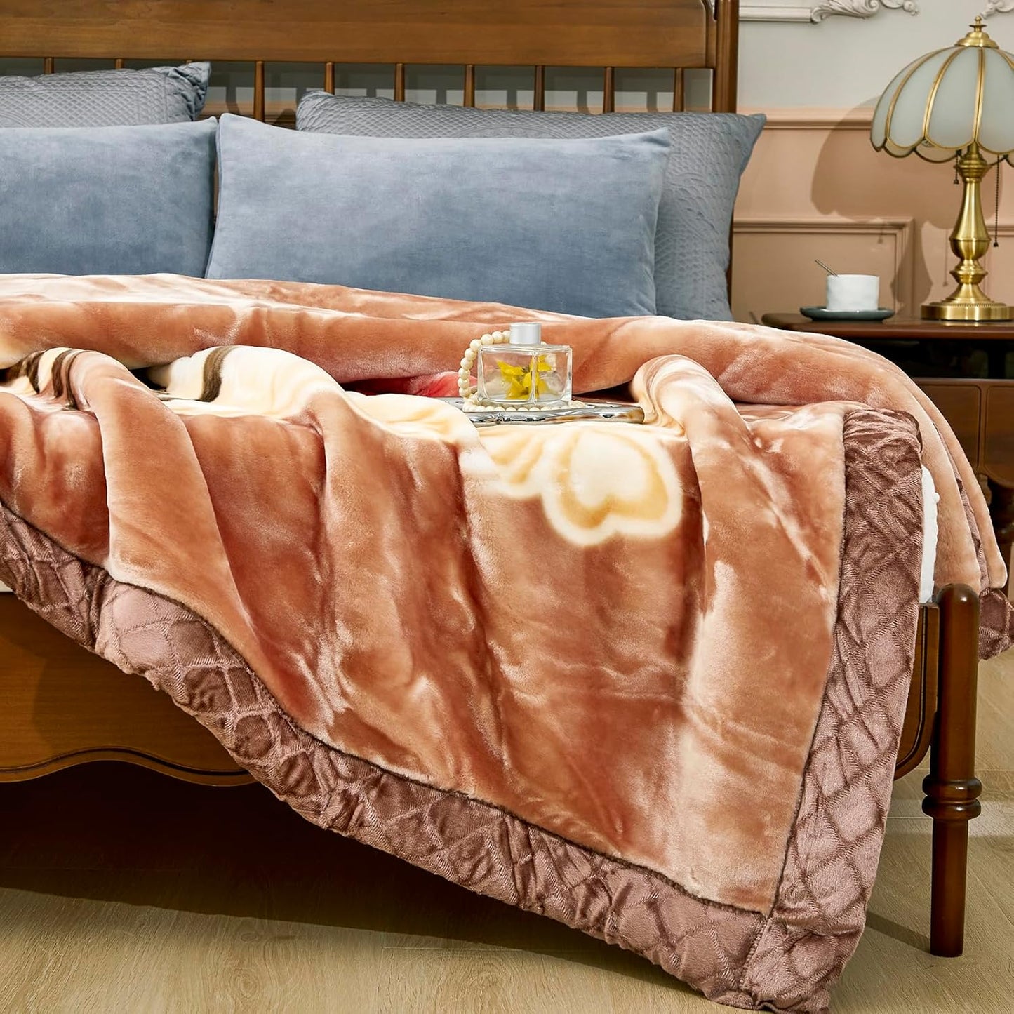 LGYKUMEG Mink Fleece Throw Blanket 55" × 75" - 2 Ply Reversible Silky Soft Plush Warm Blanket for Autumn Winter 5.5 Lb /2.5kg.