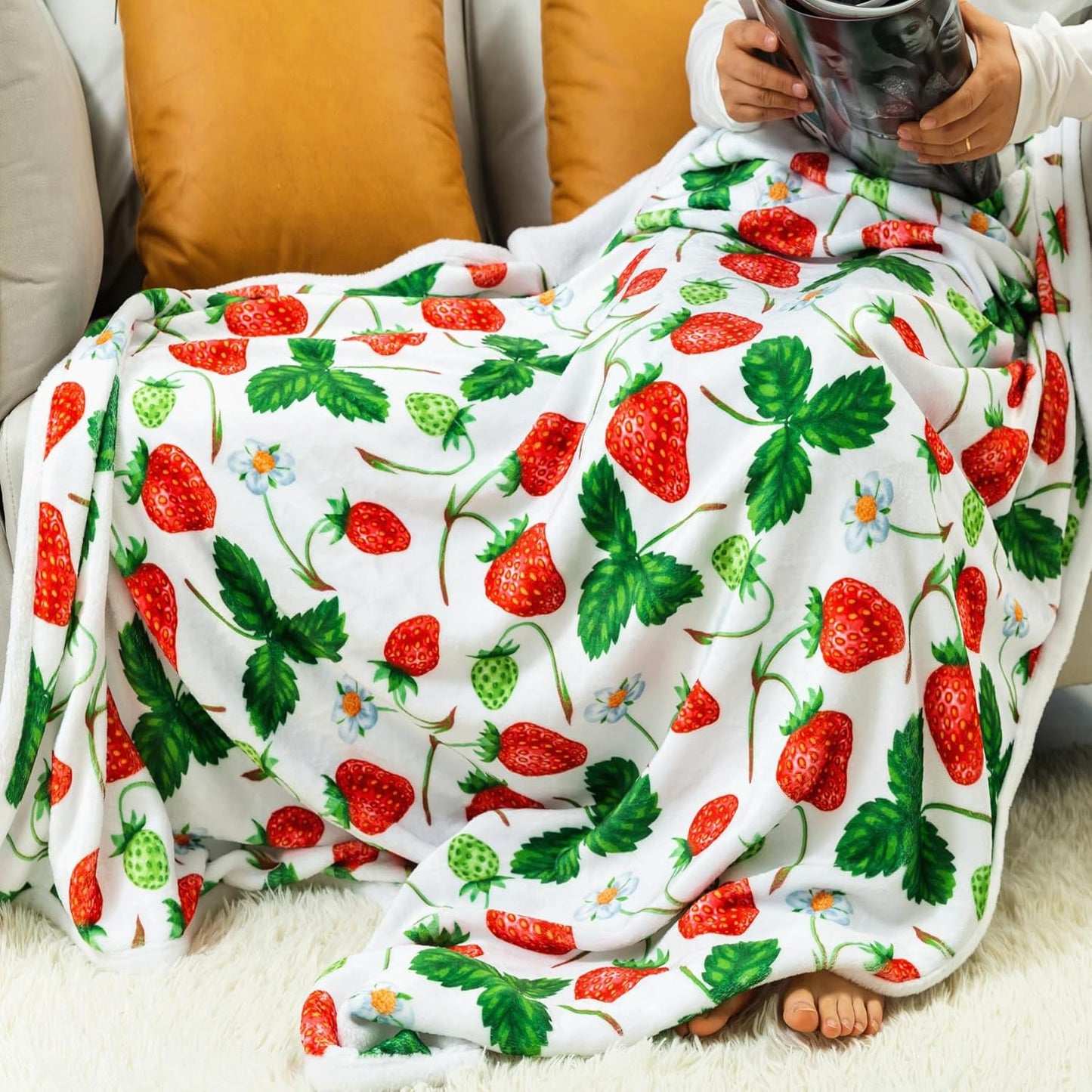 Soft Fluffy Strawberry Print Throw Blanket for Couch Bed, Cozy Lightweight Fuzzy Blanket with Cute Strawberry Pattern for Kids Adults, Perfect for Home Decor, Travel, and Gift 50x60 inches