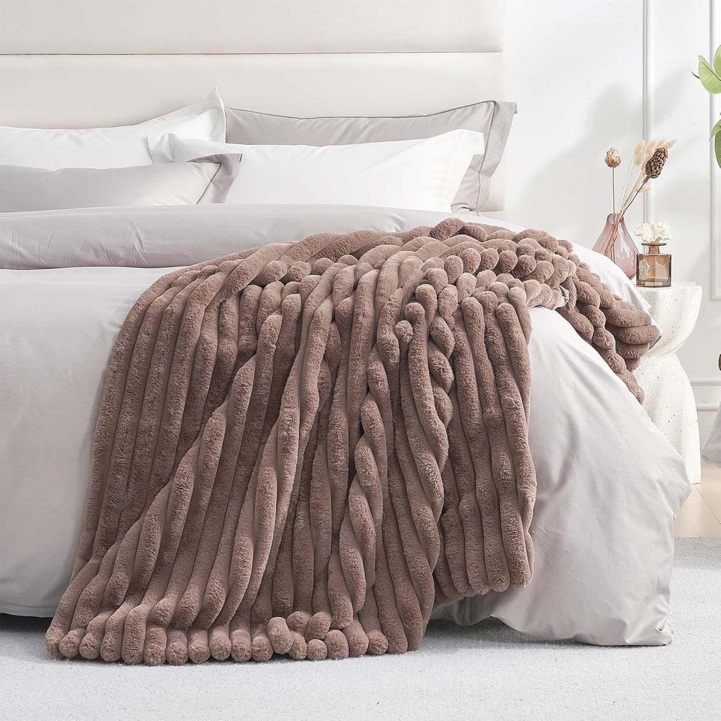 Amélie Home Faux Fur Throw Blanket for Couch, Cozy Fuzzy Fluffy Fur Luxurious Soft Striped Plush Gift Blankets for Family Sofa Chair Bedroom, 55"x70", Light Coffee