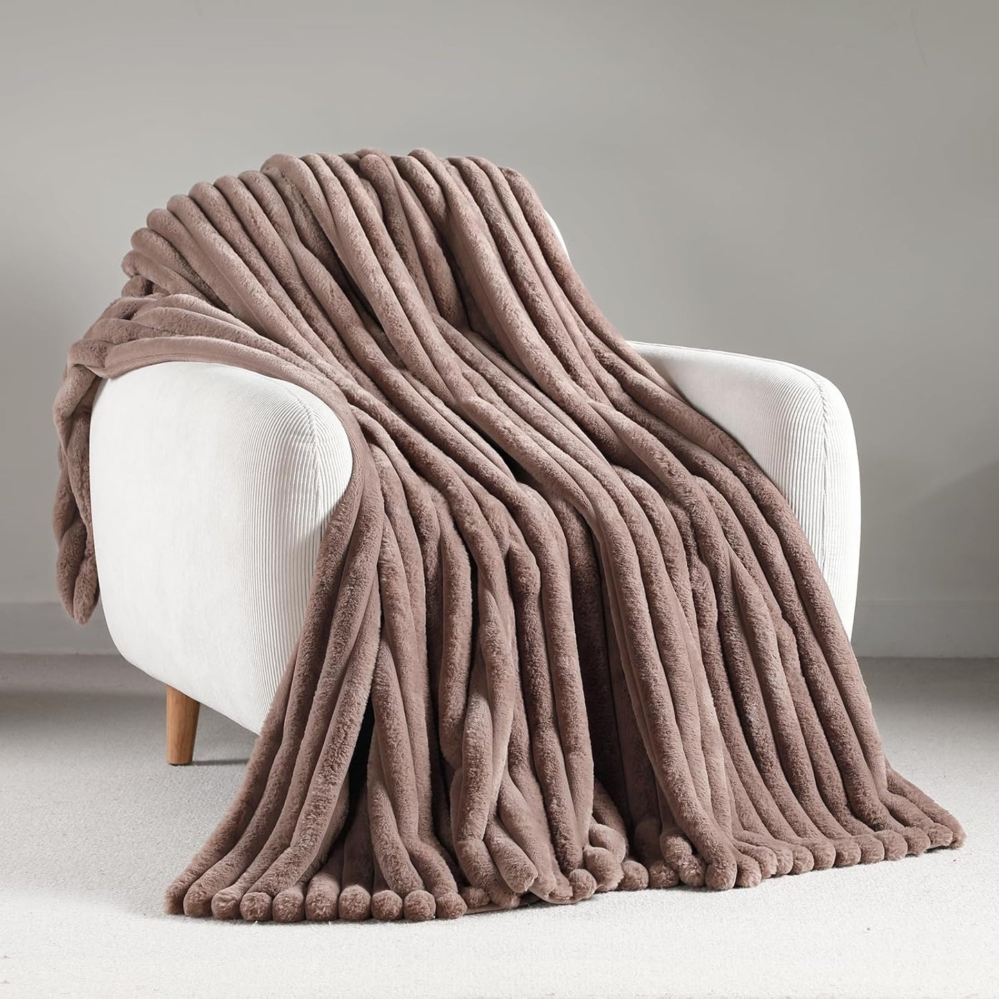 Amélie Home Faux Fur Throw Blanket for Couch, Cozy Fuzzy Fluffy Fur Luxurious Soft Striped Plush Gift Blankets for Family Sofa Chair Bedroom, 55"x70", Light Coffee