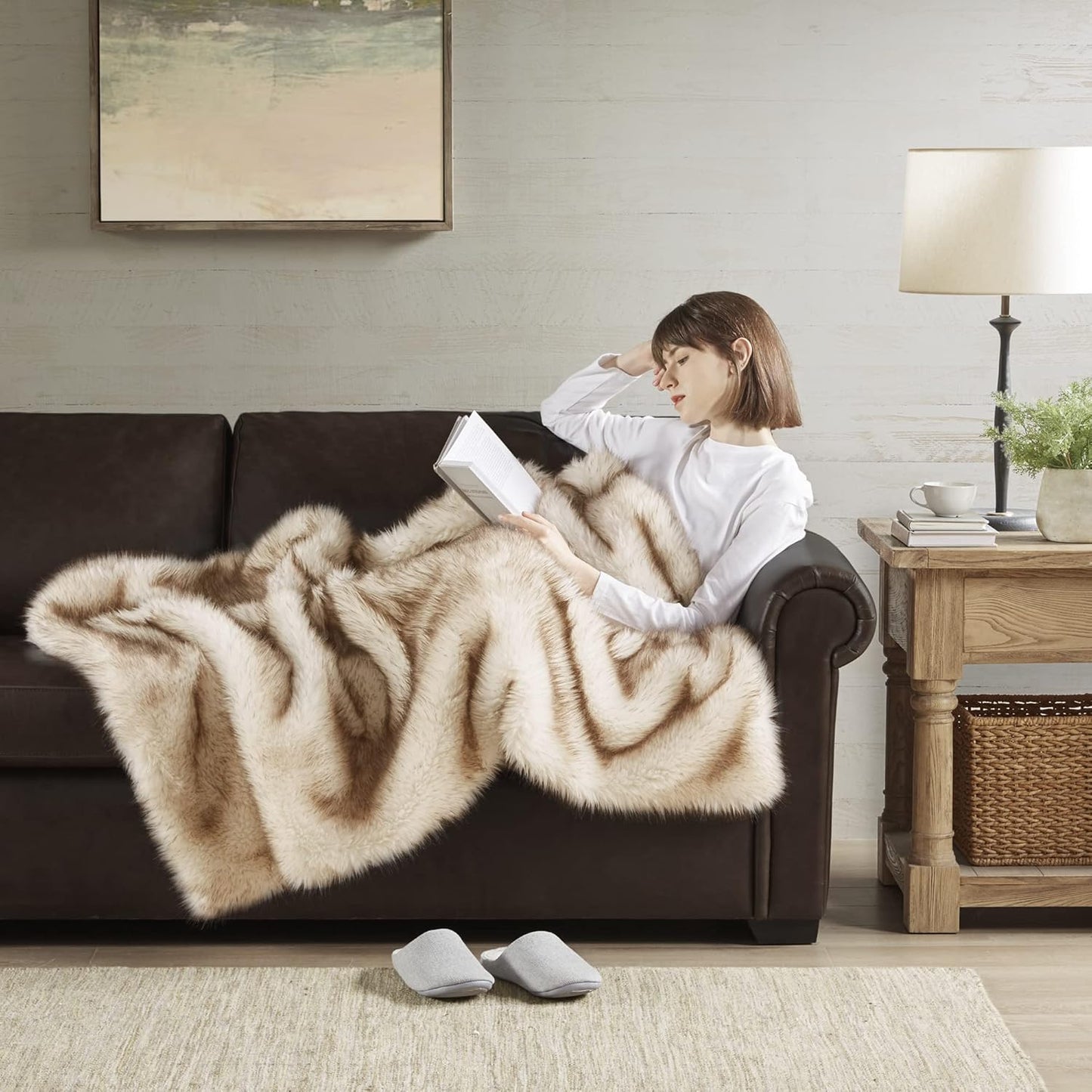Hyde Lane Faux Fur Throw Blanket - Ultra Long Pile, Luxury Fluffy Fox Golden with Brown Tipped Throws for Couch Sofa Decoration, Fuzzy Plush Blankets for Women, 50x60