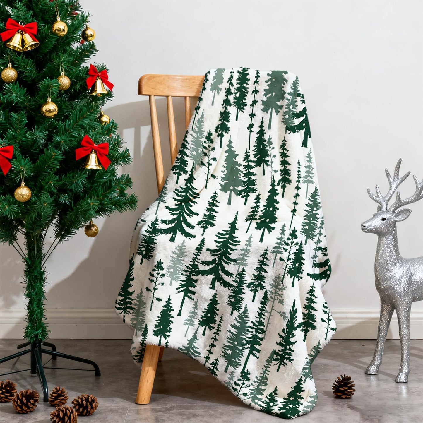 Christmas Tree Throw Blanket, Green Pine Trees Fuzzy Blanket, Winter Forest Christmas Holiday Soft Cozy Flannel Blanket for Bed Couch Sofa, 50x60 Inches
