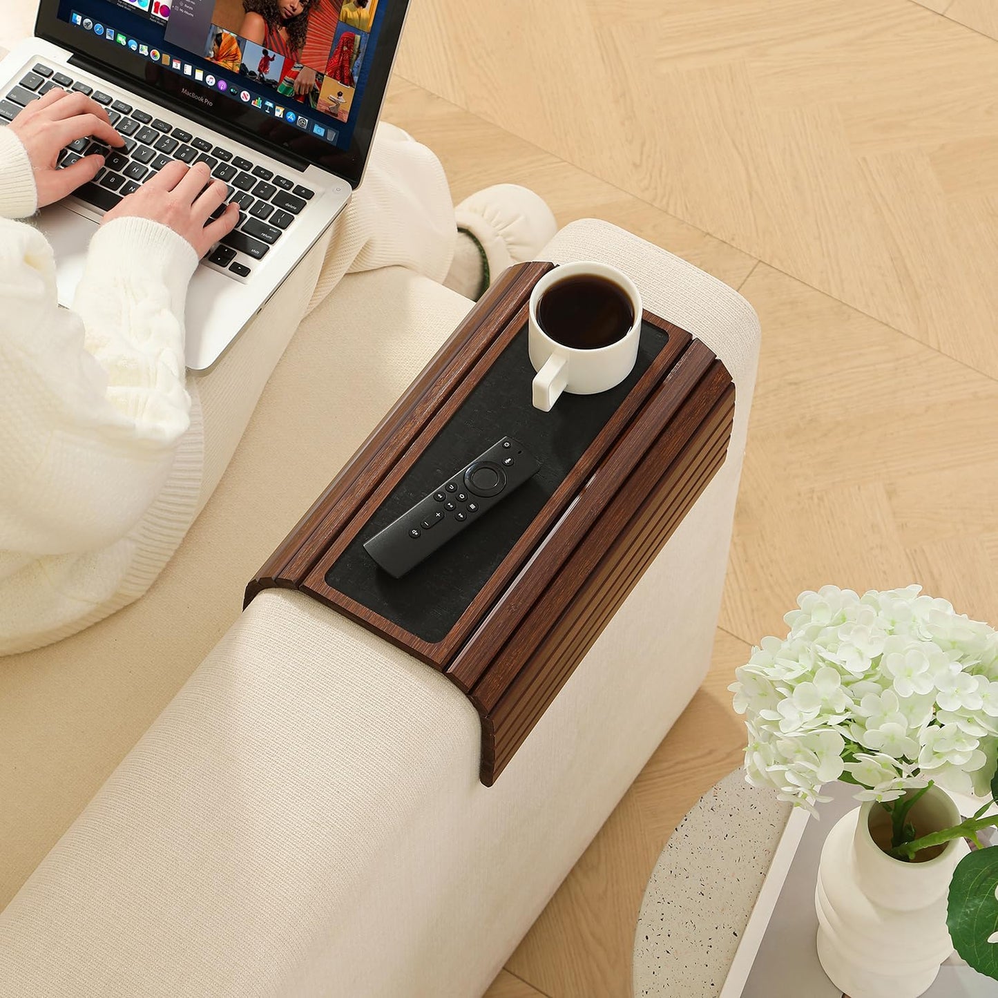 Bamboo Couch Arm Tray Table with Anti-Slip Cork Pad，Foldable Sofa Armrest Tray Table for Couch，Flexible Couch Arm Cup Holder，Portable Sofa Arm Chair Table for Drink, Snacks, Phone, Remote (Brown)