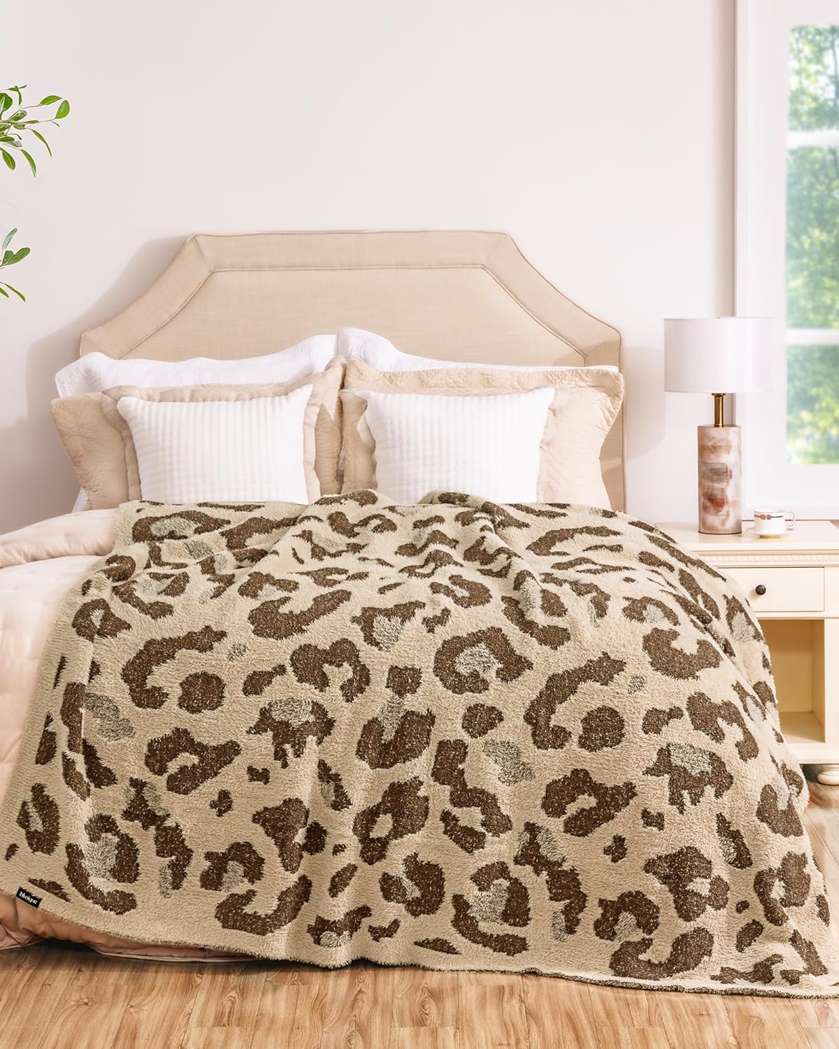 Leopard Throw Blanket for Couch Bed Sofa Ultra Soft Cozy Animal Print Blanket, Lightweight Western Decor Plush Cheetah Throw, Blanket for Women & Teen Girls 60x80 Inches Brown