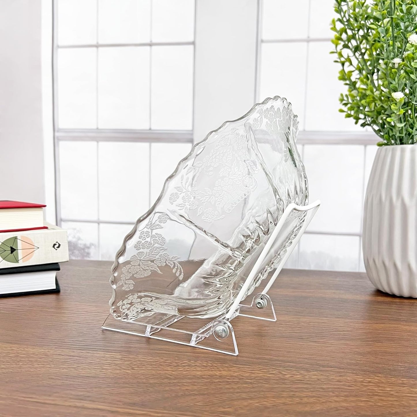 GIBSON HOLDERS 3PL Adjustable White Wire and Clear Acrylic Display Easel, 3.875" W x 5.375" D x 5.25" H, Pack of 6