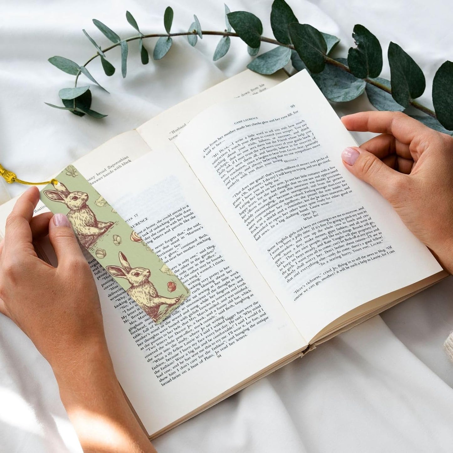 Rabbit Pattern Bookmarks Gifts for Women Men, Wooden Bookmarks for Book Lovers, Vintage Book Marks Ornaments with Tassel, Unique Personalized Reading Page Markers Gold