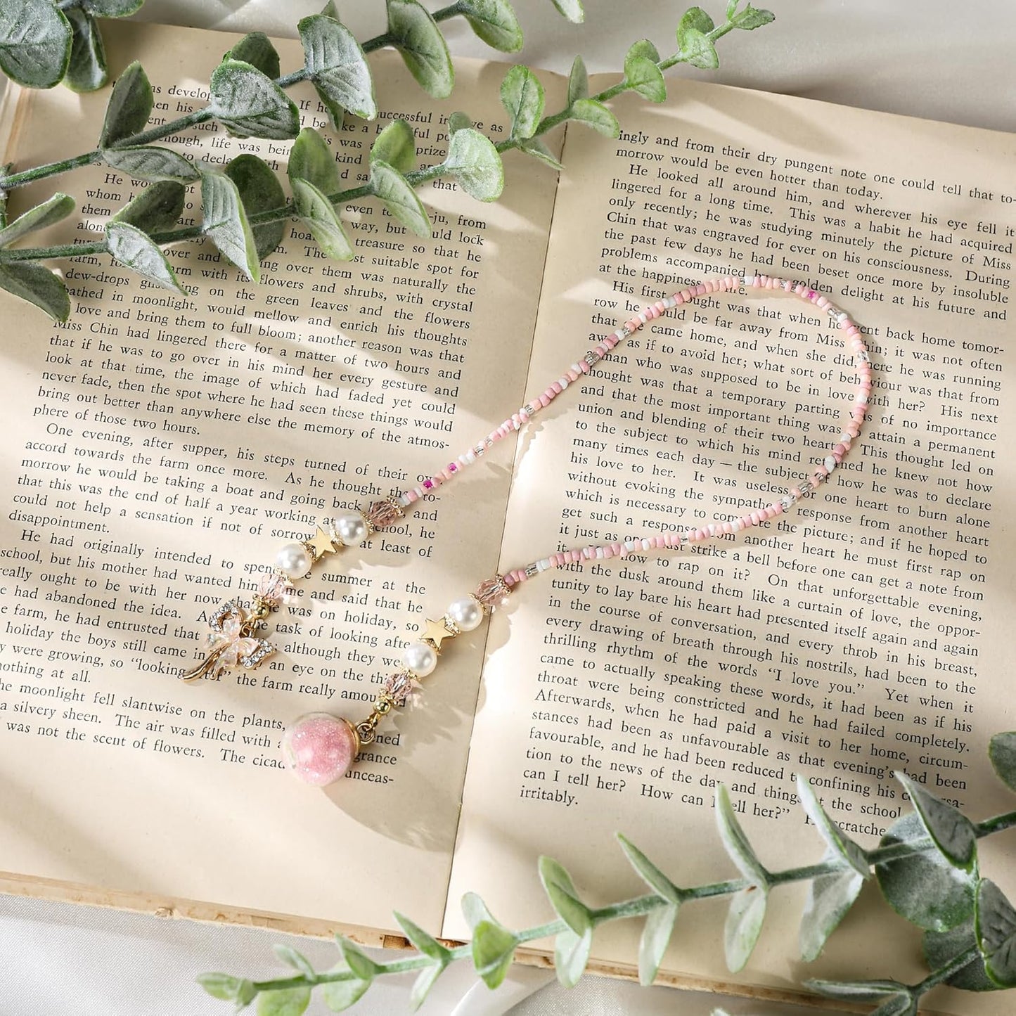 Cute Bow Bookmark Gifts - Pink Coquettee Beaded Bookmarks for Women Girls Book Lovers Funny Aesthetic Crystal Bead Chain Page Marks School Office Reading Accessories Bookish Gift for Birthday