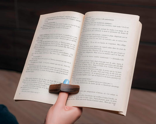 TILISMA Book Page Holder – Handmade Natural Walnut Thumb Bookmark - Novel Reading Accessories Gifts for Readers, Book Lovers Gifts, Bookworm Gift, Literary Gift - Reading Accessories (Small - 0.78")