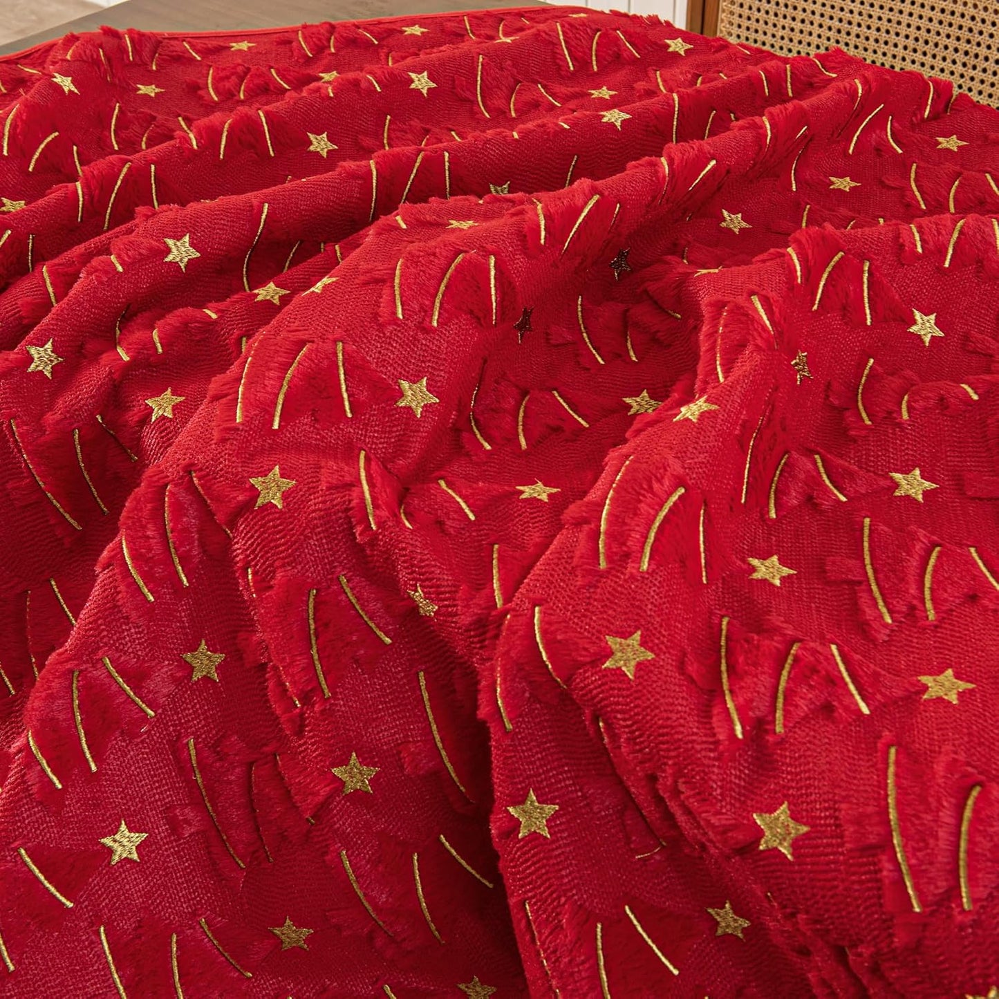 Christmas Tree Throw Blanket with Flannel Backing – Soft Decorative Blanket for Couch, Sofa & Bed, Cozy Holiday Blanket for Christmas Decor, Red