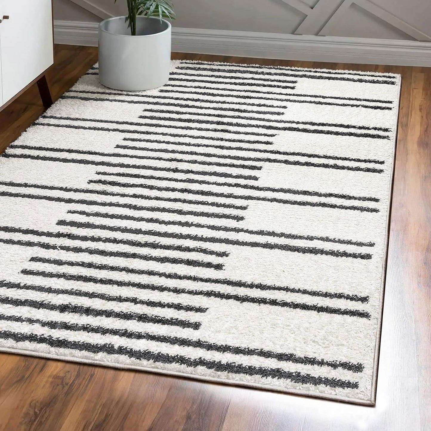 JONATHAN Y Petra Stripe Geometric Shag White/Gray Indoor Area Rug, 3x5, Bohemian, Contemporary, Easy-Cleaning for Living Room, Bedroom, Kitchen, Pet Friendly, Non-Shedding (MOH406A-3)