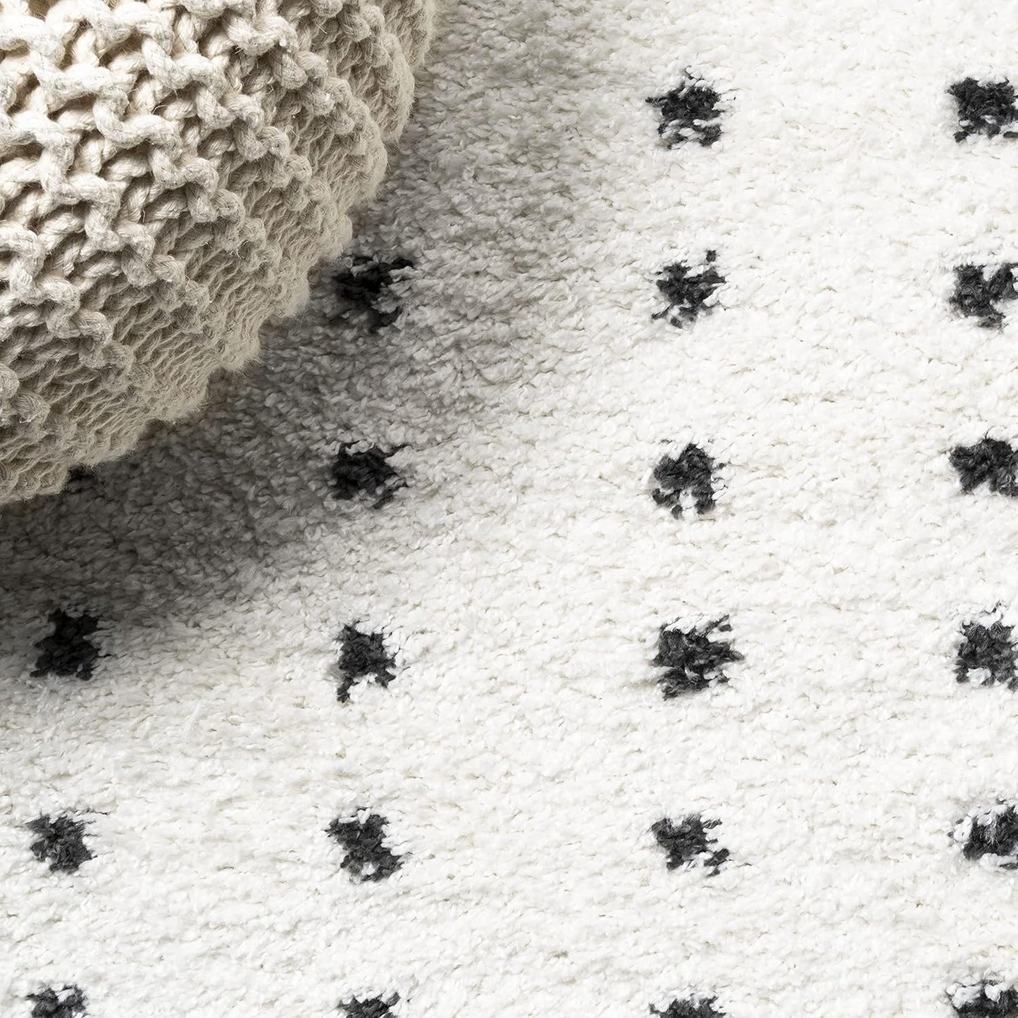 JONATHAN Y Pele Modern Geometric Dot Shag White/Gray Indoor Area Rug, 3x5, Bohemian, Contemporary, Easy-Cleaning for Living Room, Bedroom, Kitchen, Pet Friendly, Non-Shedding (MOH400A-3)