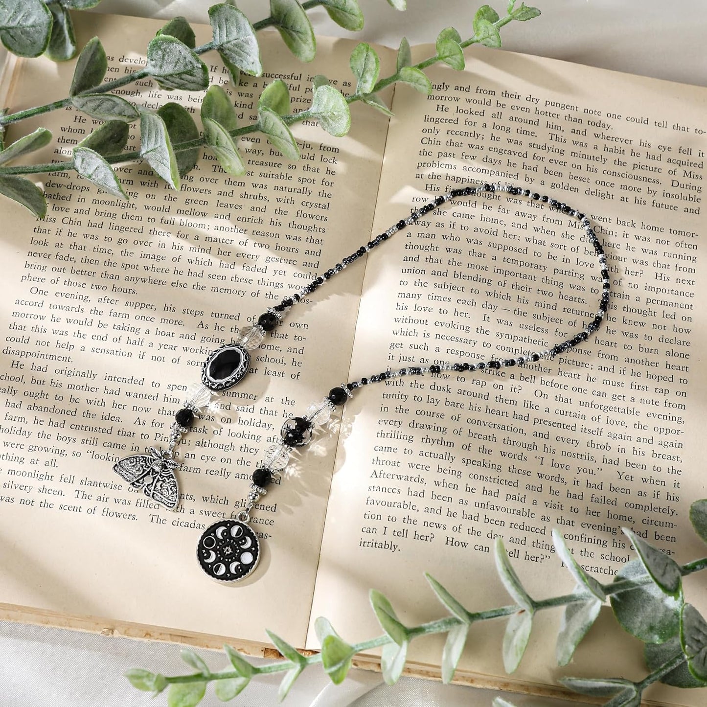 Gothic Moth Bookmark Gifts - Black Halloween Beaded Bookmarks for Women Men Book Lovers Moon Crystal Bead Chain Page Marks School Office Home Reading Accessories Bookish Gift for Birthday