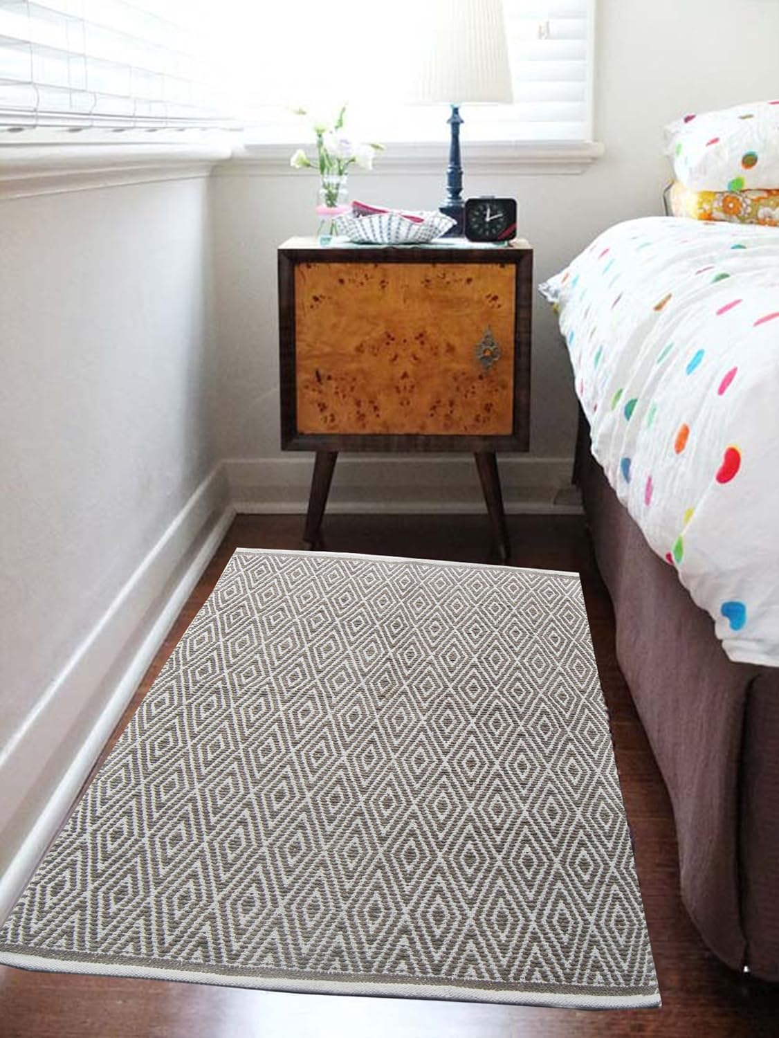Chardin home 100% Cotton Diamond 3x5 Area Rug Fully Reversible, Machine Washable, Greyish Beige-White