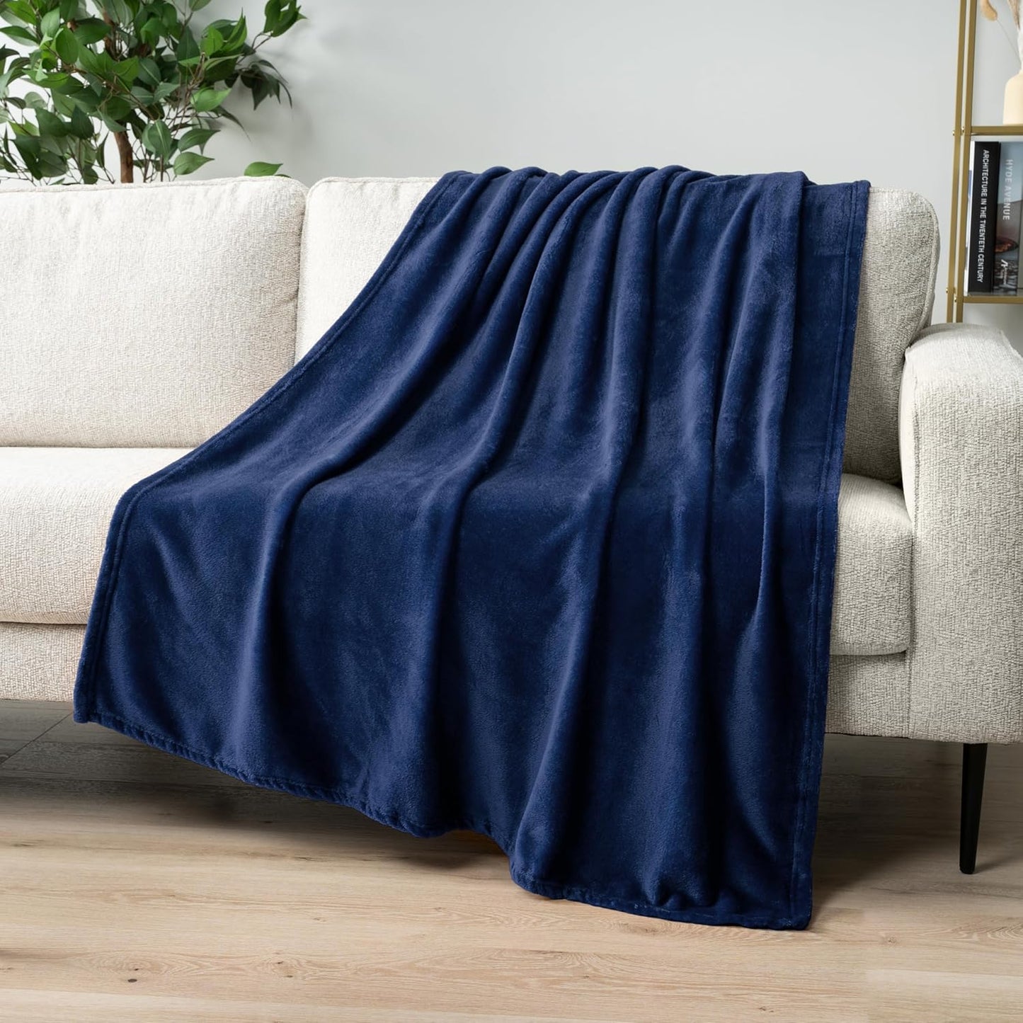PAVILIA Navy Blue Fleece Throw Blanket for Couch, Dark Blue Super Soft Fuzzy Flannel Throw for Sofa, Luxury Plush Microfiber Bed Blanket, Cozy Home Decorative Velvet Gift Blanket, 50x60