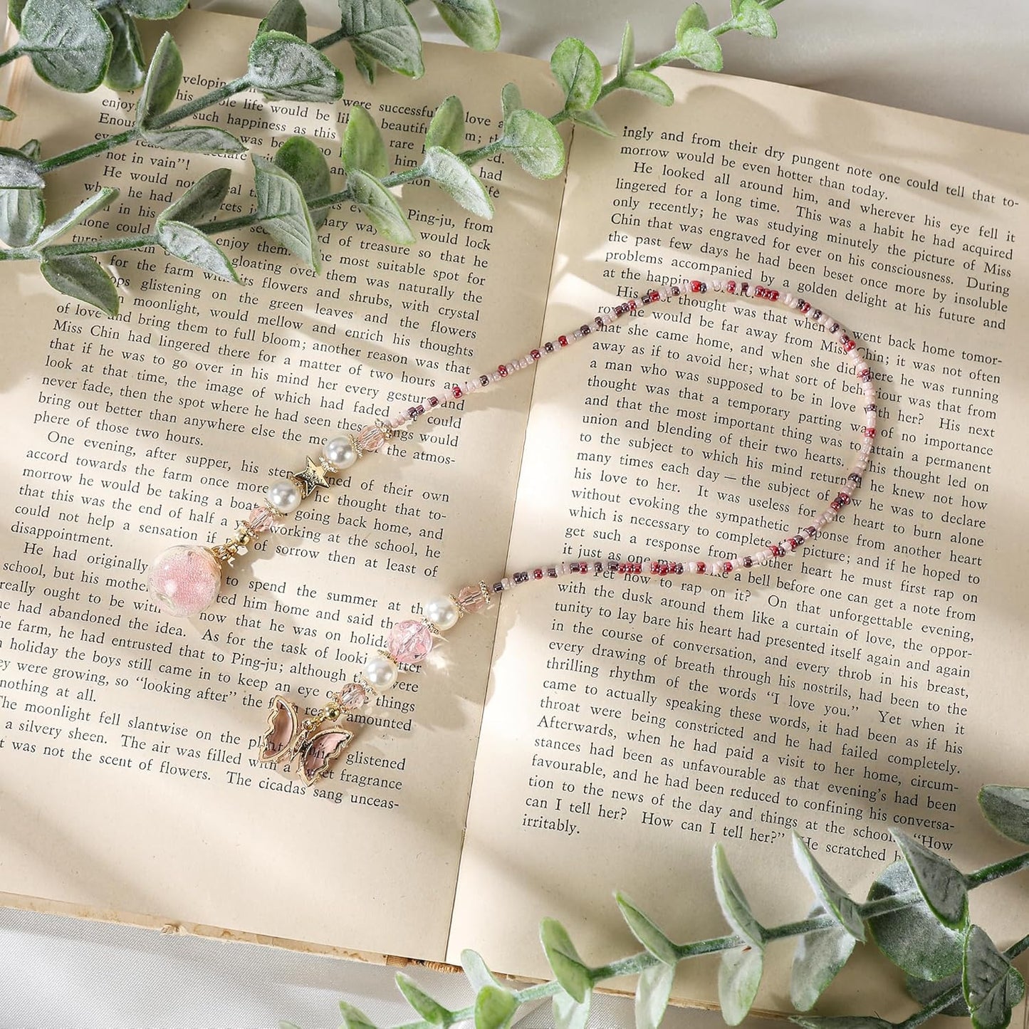 Fantasy Butterflies Bookmark Gifts - Pink Cute Aesthetic Beaded Bookmarks for Women Girls Book Lovers Crystal Bead Chain Page Marks School Office Reading Accessories Bookish Gift for Birthday