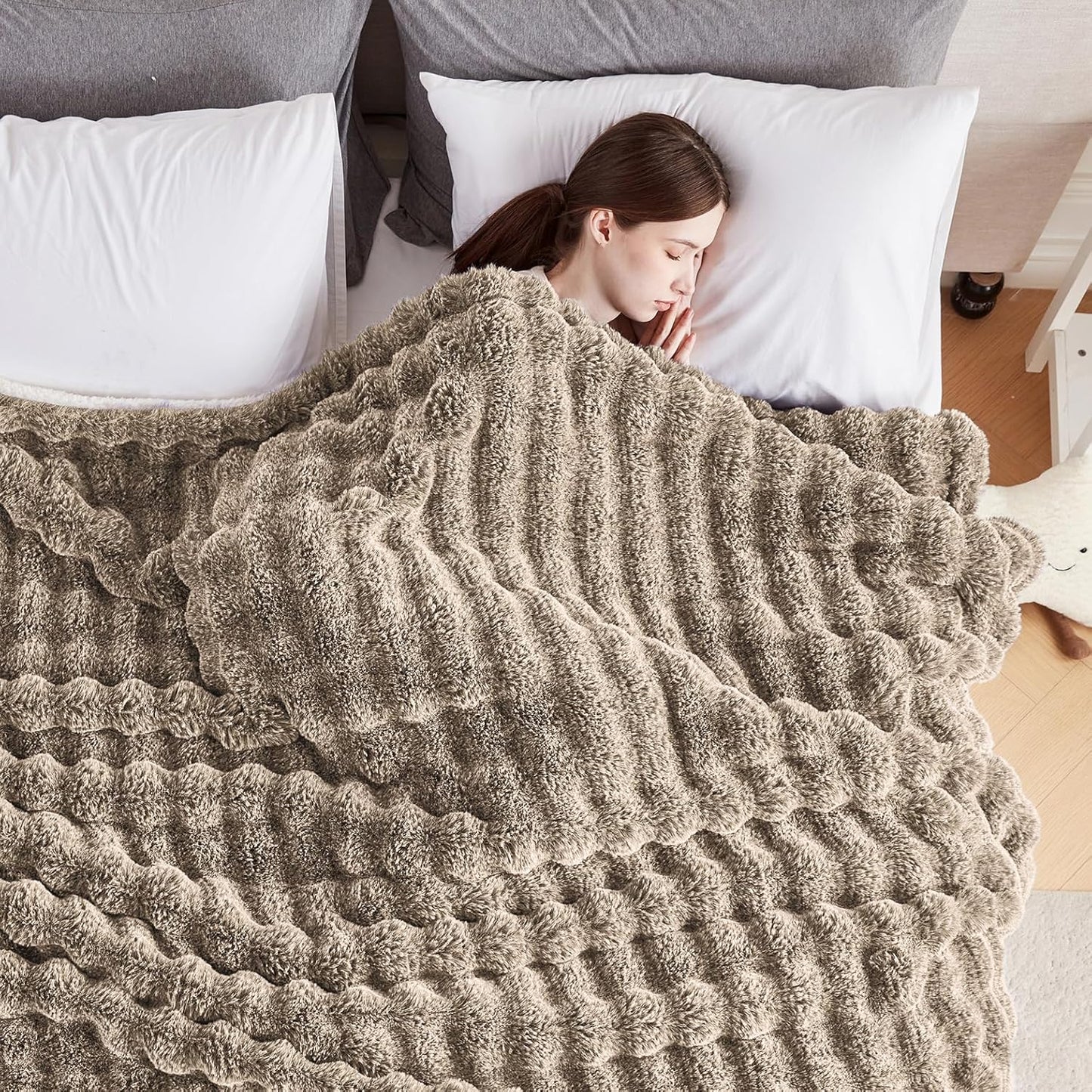 50x60 Inches Ultra-Soft Fuzzy Faux Fur Plush Throw Blanket - Thick, Warm Sherpa for Couch, Sofa, Bedroom, Camping - Decorative Blanket for Cozy Warmth, Bubble Brown