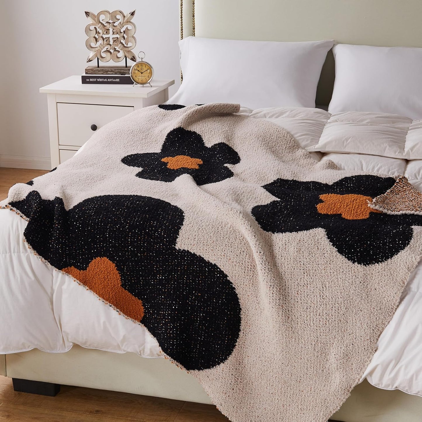 Soft Plush Floral Fleece Beige Blanket - Big Flower Pattern Throw, Fuzzy Fleece Microfiber for Couch - Bedroom Decor Gift Blanket, 51"x71"