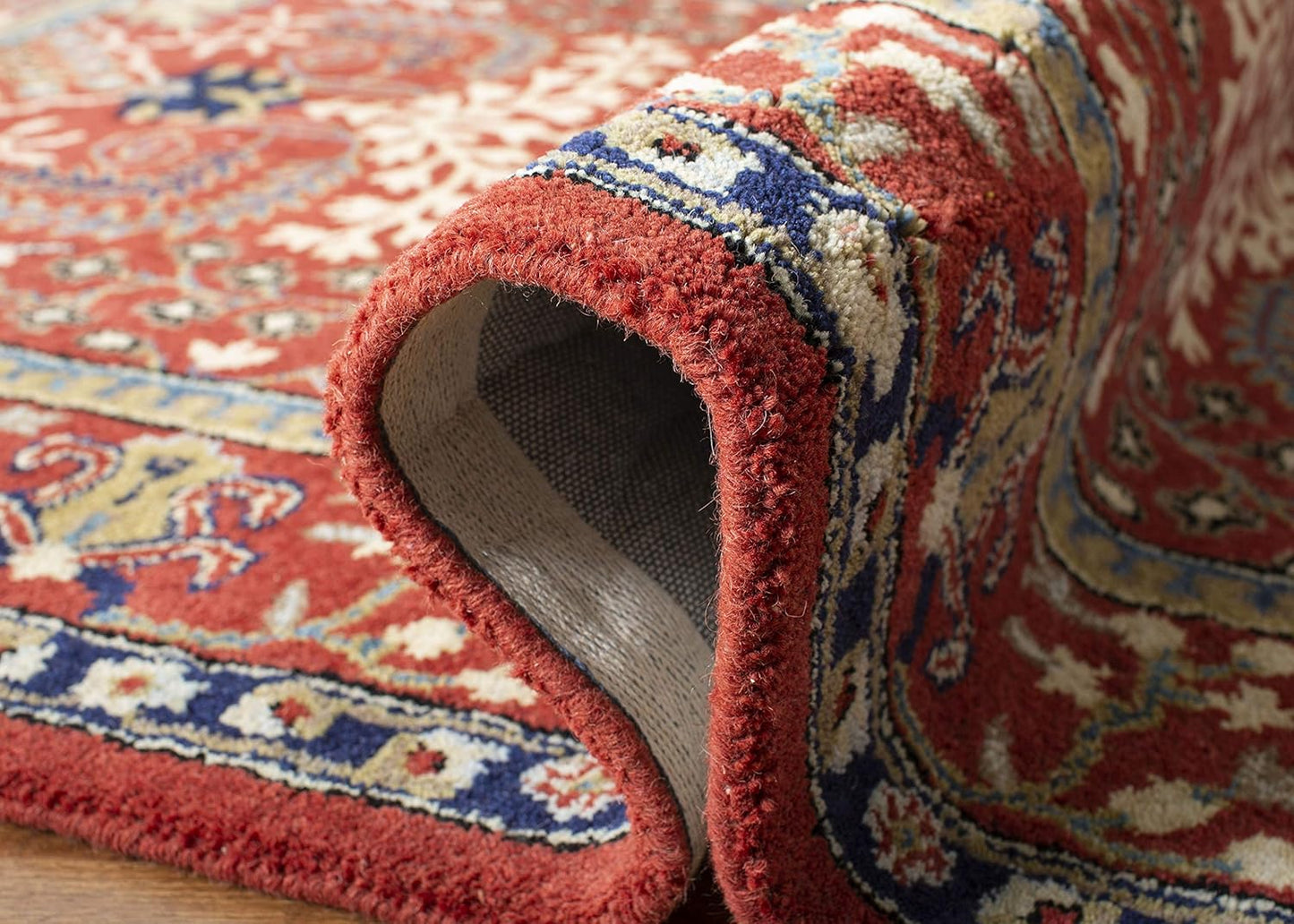 SAFAVIEH Antiquity Collection Accent Rug - 4' x 6', Red & Multi, Handmade Traditional Oriental Wool, Ideal for High Traffic Areas in Entryway, Living Room, Bedroom (AT64A)