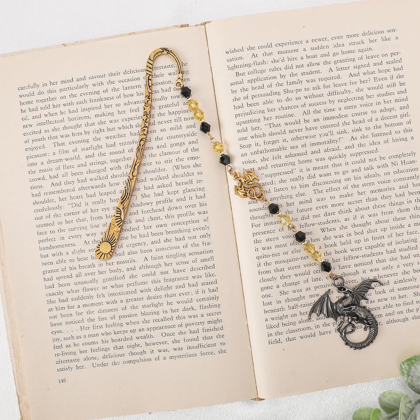 Fantasy Dragon Metal Bookmark - Vintage Fourth Wing Hook Book Marks Page Mark with Beaded Gold Black Dragons Charm for Men Students Teachers Reading Lovers Birthday Gifts School Accessories