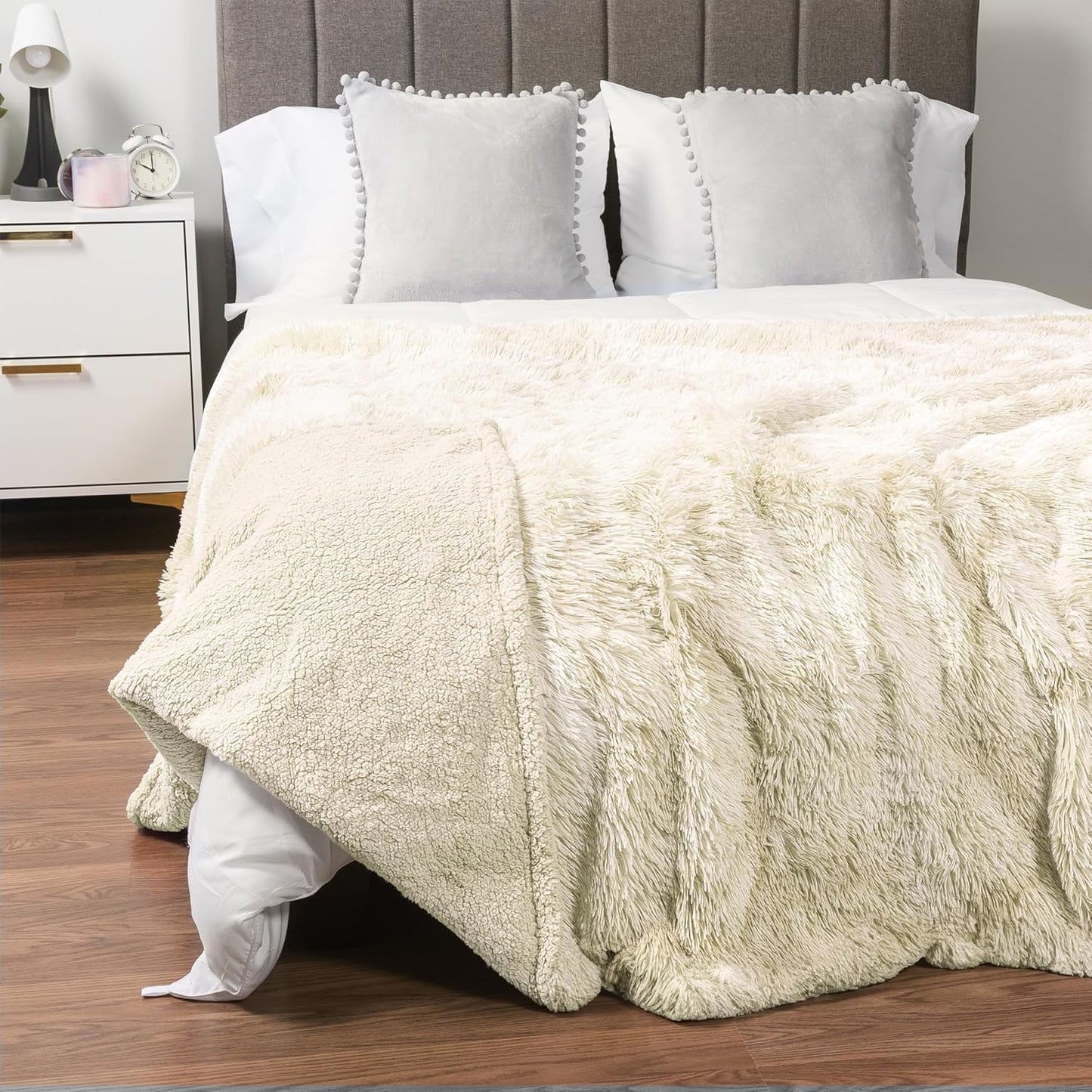 Pavilia Cream Beige Fluffy Throw, Twin Bed, Fuzzy Blanket for Women Men, Super Soft Thick Faux Fur Sherpa Blanket Throw, 60x80