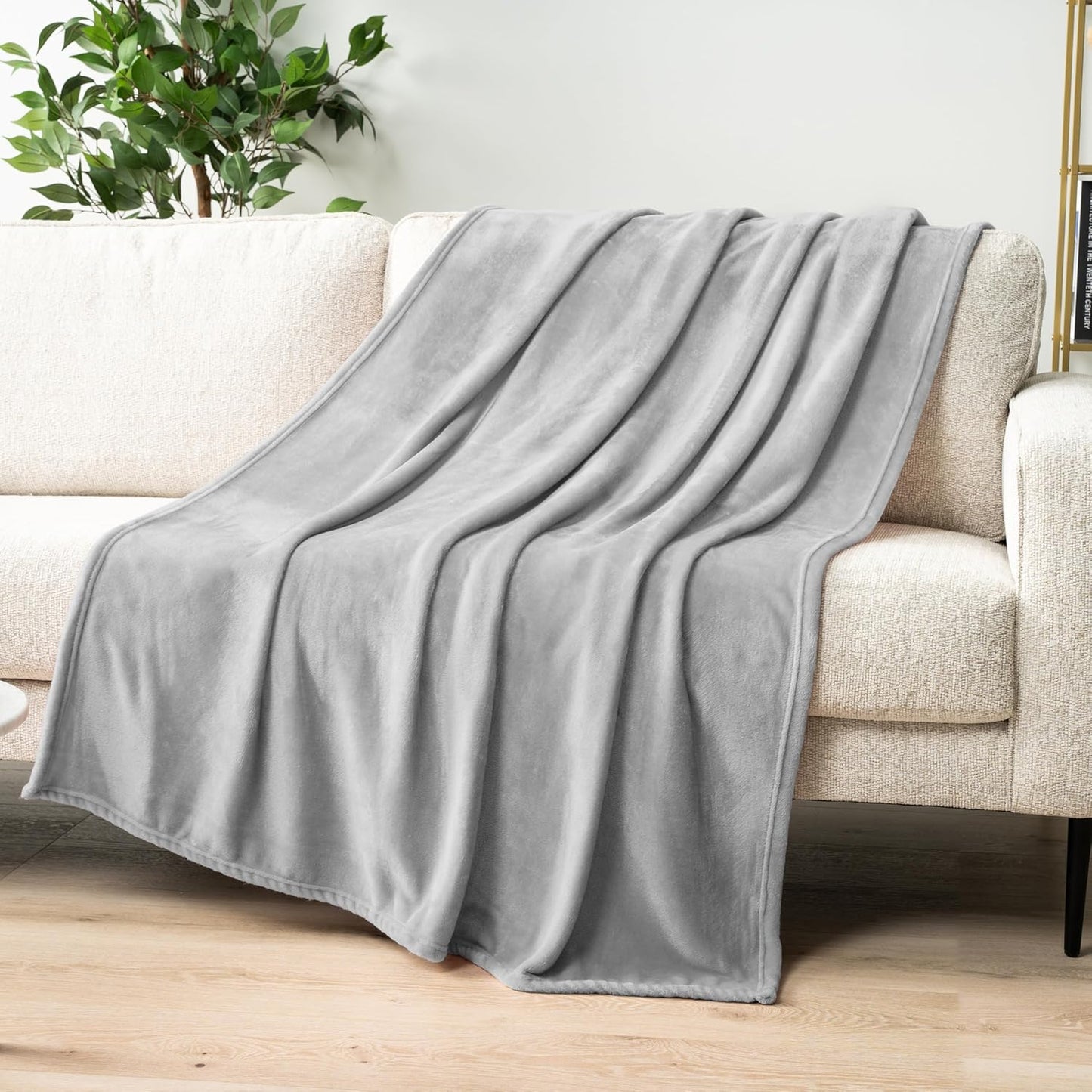 PAVILIA Light Grey Fleece Throw Blanket for Couch, Silver Super Soft Fuzzy Flannel Throw for Sofa, Luxury Plush Microfiber Bed Blanket, Cozy Home Decorative Velvet Gift Blanket, 50x60