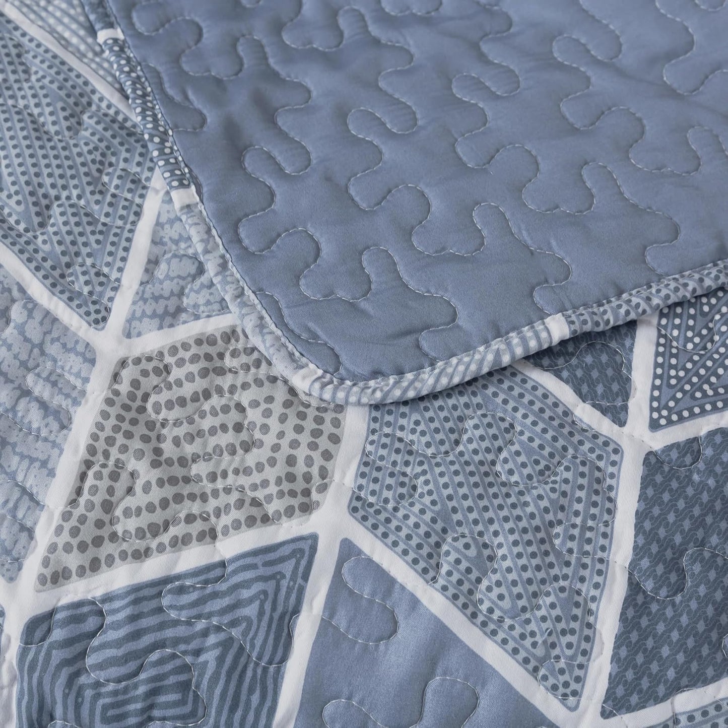 SLPR Heather 50" x 60" Quilted Throw Blanket: Lightweight Chevron Quilt, Cream and Blue Lap Comforter, Zig Zag Farmhouse Coverlet, Summer Quilted Blanket for Couch and Bed
