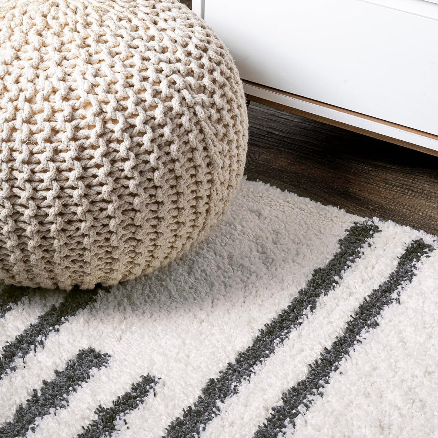 JONATHAN Y Petra Stripe Geometric Shag White/Gray Indoor Area Rug, 3x5, Bohemian, Contemporary, Easy-Cleaning for Living Room, Bedroom, Kitchen, Pet Friendly, Non-Shedding (MOH406A-3)