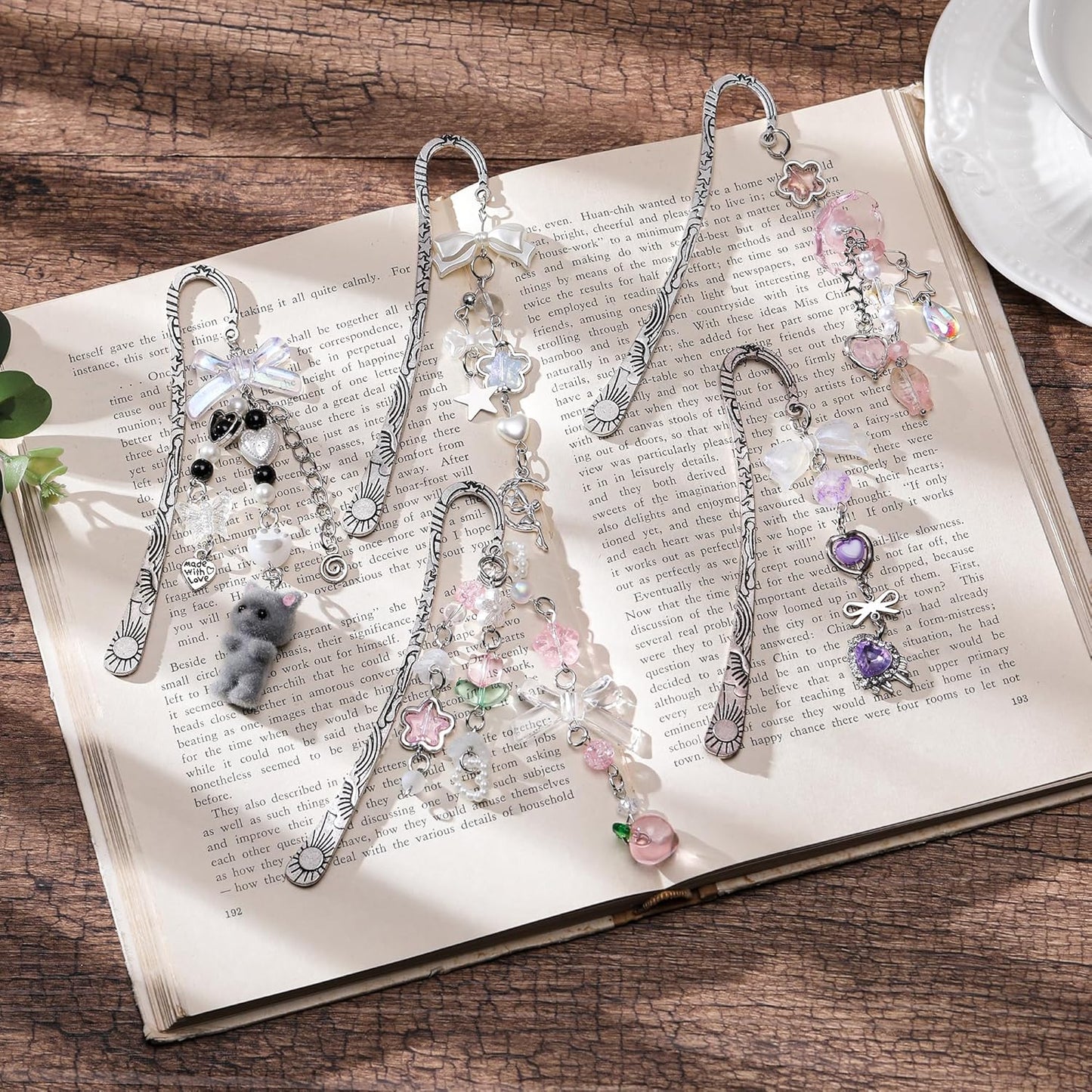 Charm Metal Bookmark Gifts - Purple Crystal Heart Cute Bookmarks Unique Y2k Beads Aesthetic Page Marker for Reading Lovers Women Girls Bookish Accessories Birthday Students Teachers School