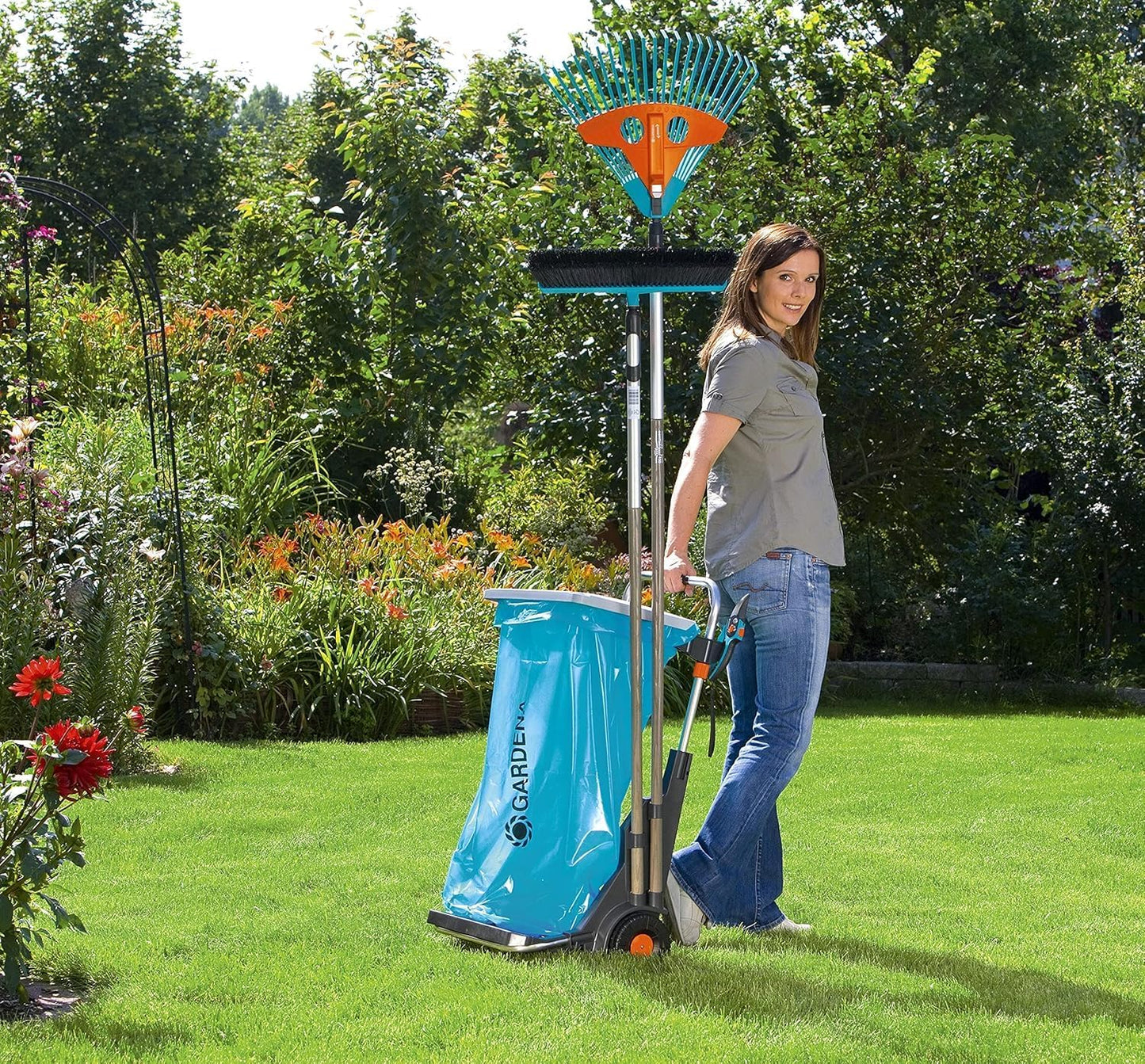 Gardena Garden Mobil: Versatile Trolley for The Garden, with Integrated sackcarrow, Lawn Gear Wheels, with lid and Garbage Bag (232-20)