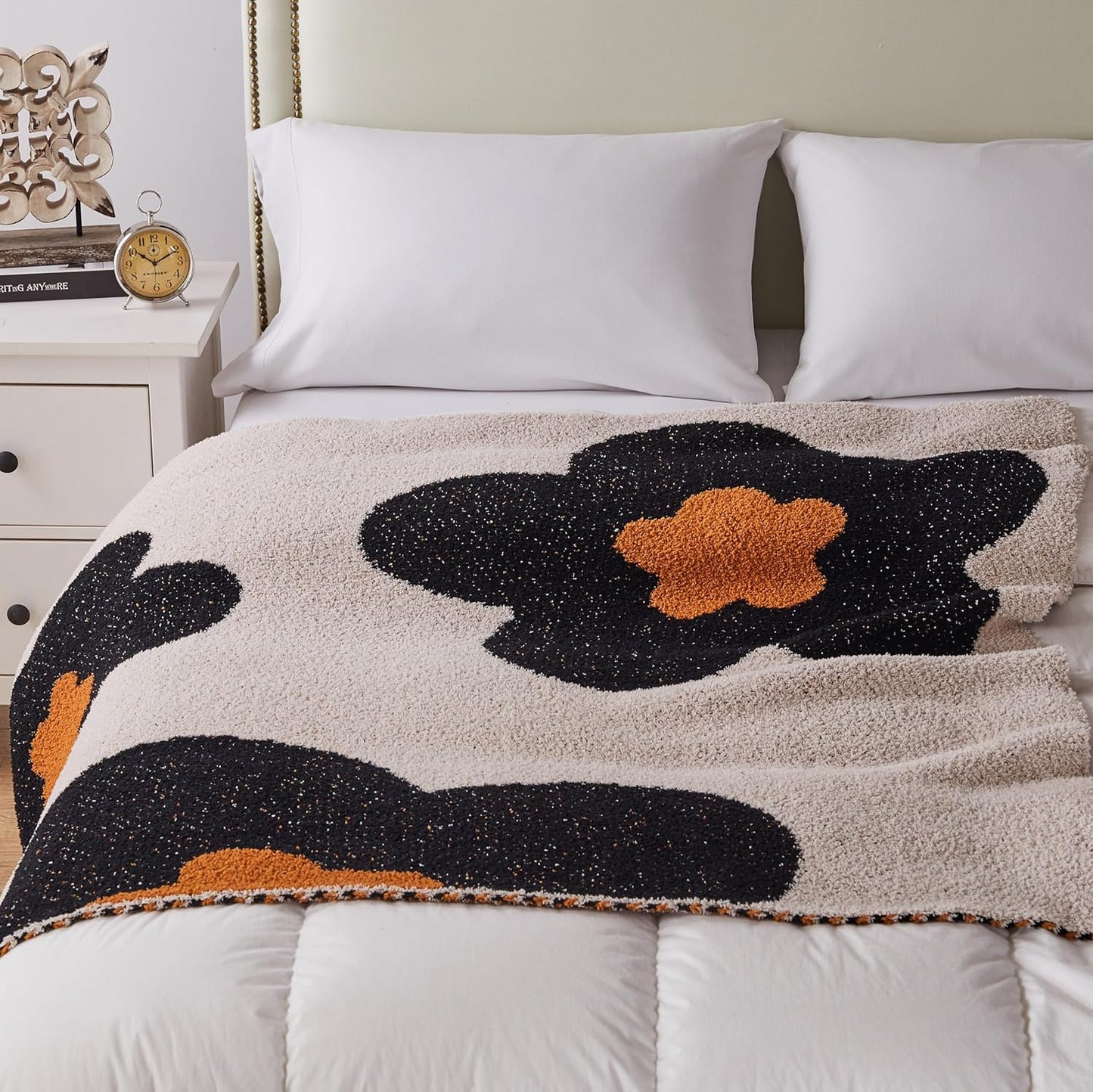 Soft Plush Floral Fleece Beige Blanket - Big Flower Pattern Throw, Fuzzy Fleece Microfiber for Couch - Bedroom Decor Gift Blanket, 51"x71"
