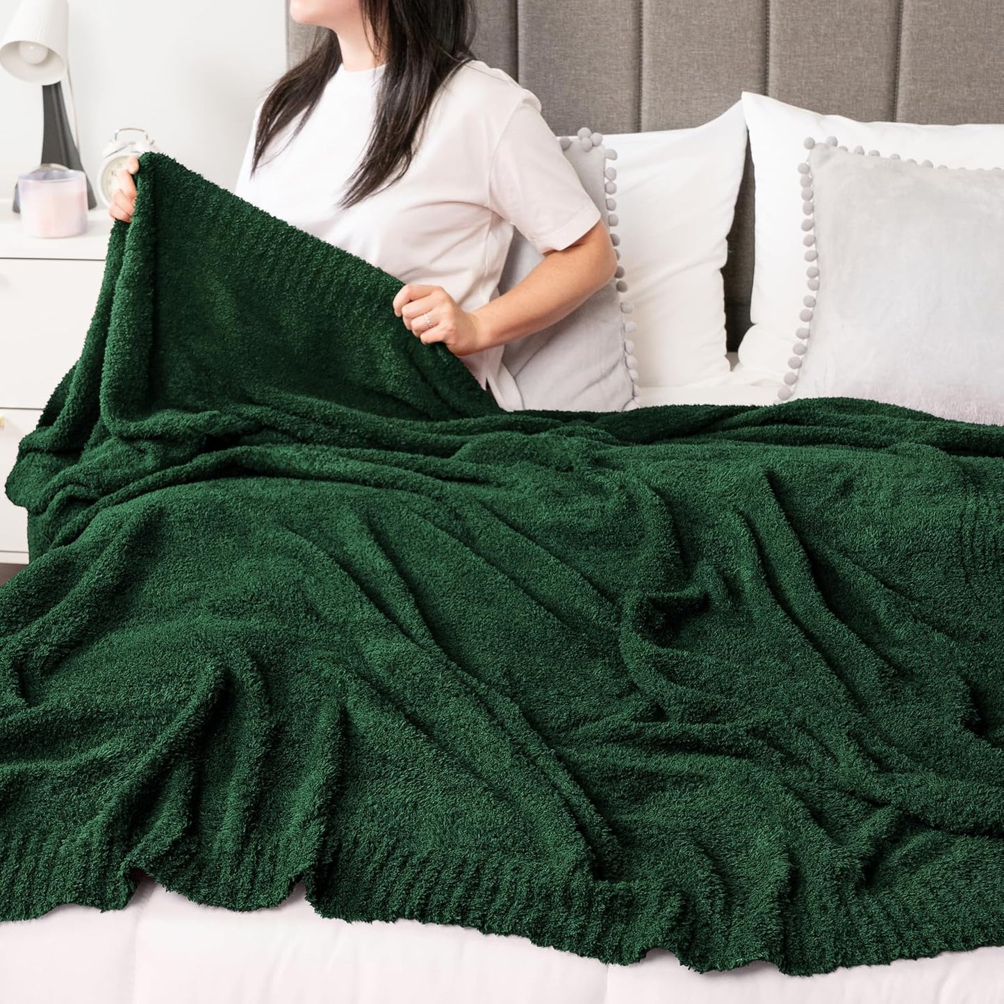 PAVILIA Super Soft Throw Blanket for Couch, Fluffy Cozy Lightweight Emerald Green Blanket, Fuzzy Warm Knit Blanket for Bed Sofa, Forest Green, 50x60