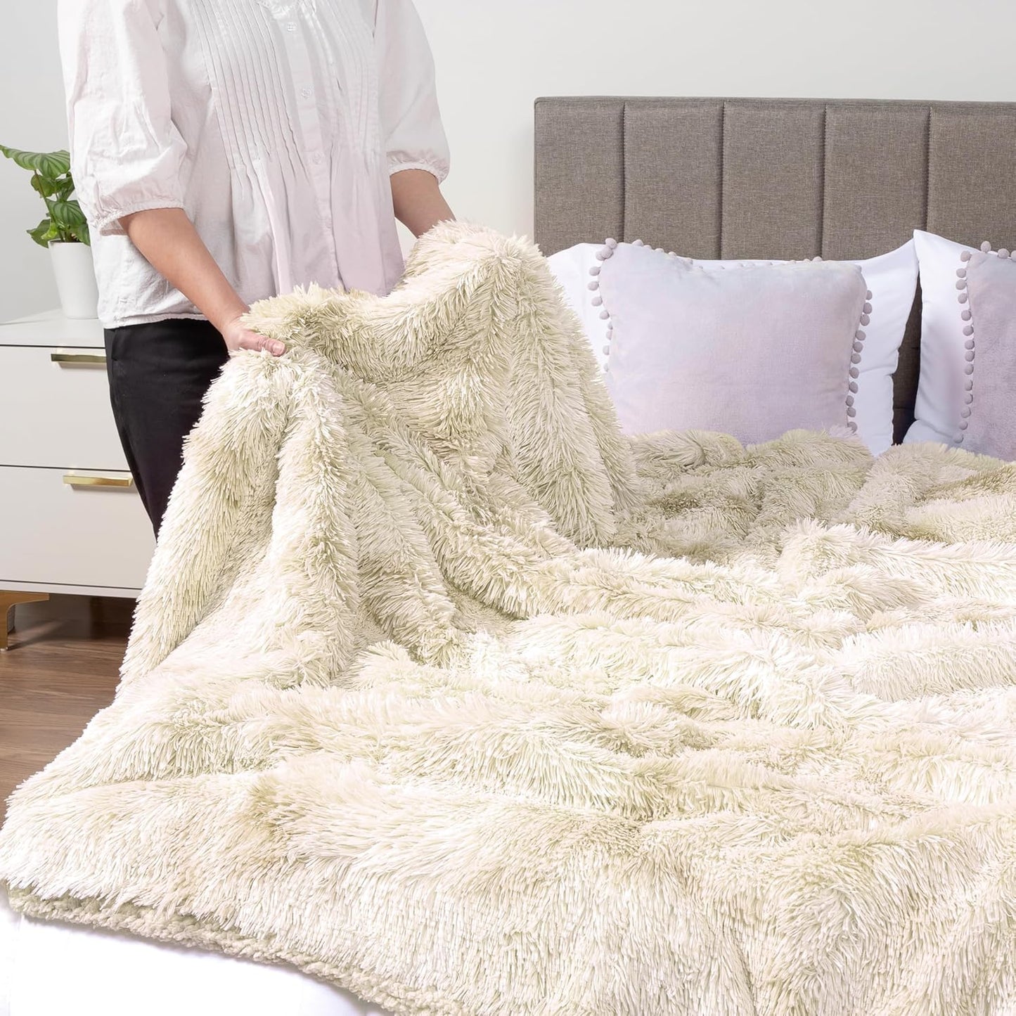 Pavilia Cream Beige Fluffy Throw, Twin Bed, Fuzzy Blanket for Women Men, Super Soft Thick Faux Fur Sherpa Blanket Throw, 60x80