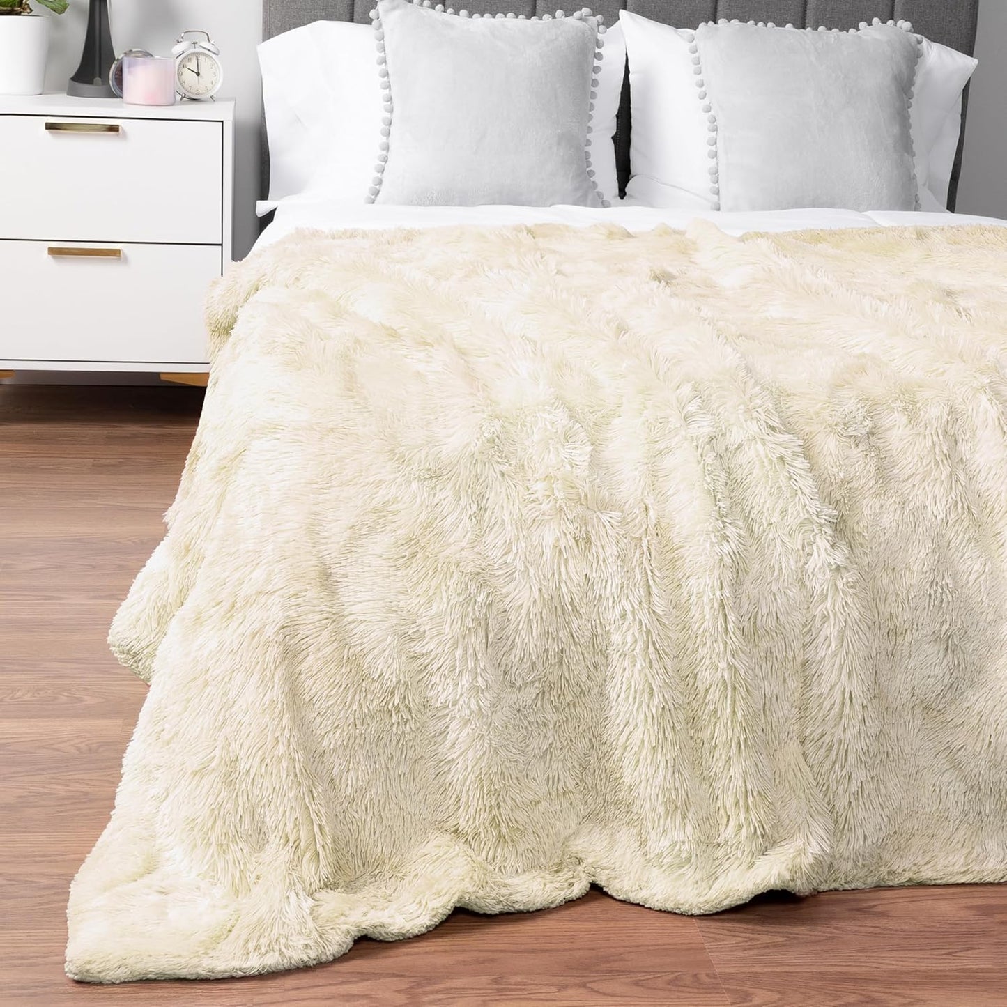 Pavilia Cream Beige Fluffy Throw, Twin Bed, Fuzzy Blanket for Women Men, Super Soft Thick Faux Fur Sherpa Blanket Throw, 60x80